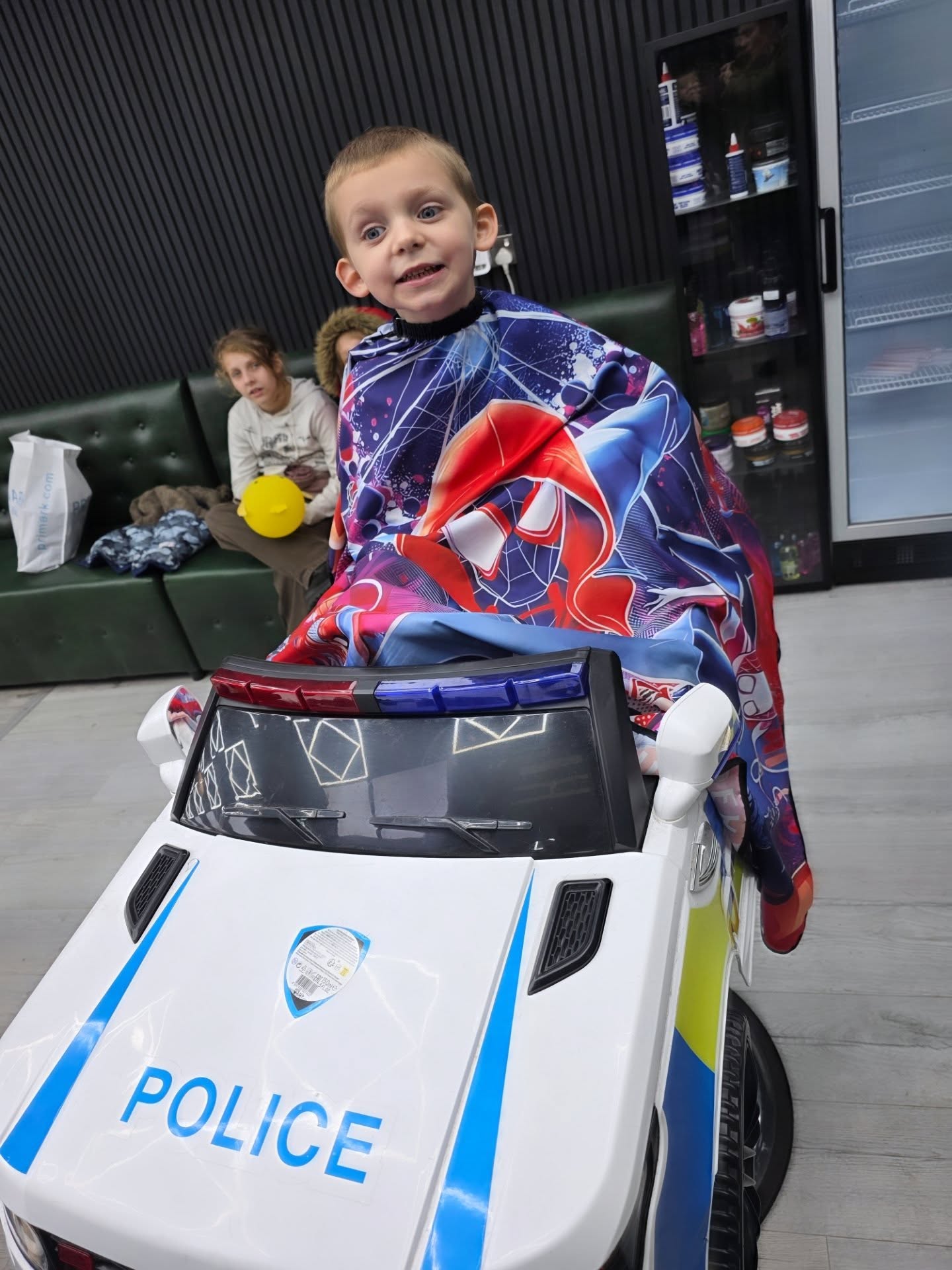 They grow up way too fast 🥱
Spent the day getting new clothes in @primark for the kids because they’ve grown out of everything, and took my son for his first haircut.
Sitting in the ‘police car’ chair was a hit! He’s got big plans to be a cop one day he picked out his own style and had a great time talking with the barber.
#kirstyoliviaselfcare #family #mumlifeuk #growuptoofast❤️ #primark