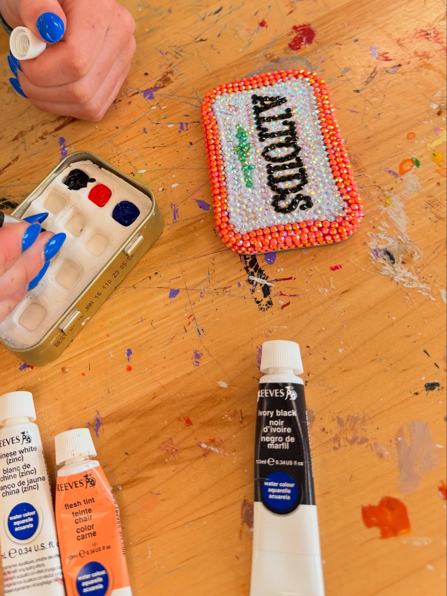 We made tiny watercolor palettes with bedazzled lids in Crafts 2 this week! I’m obsessed 🤩
#crafts #watercolor #bedazzle #rhinestoneart #artclass