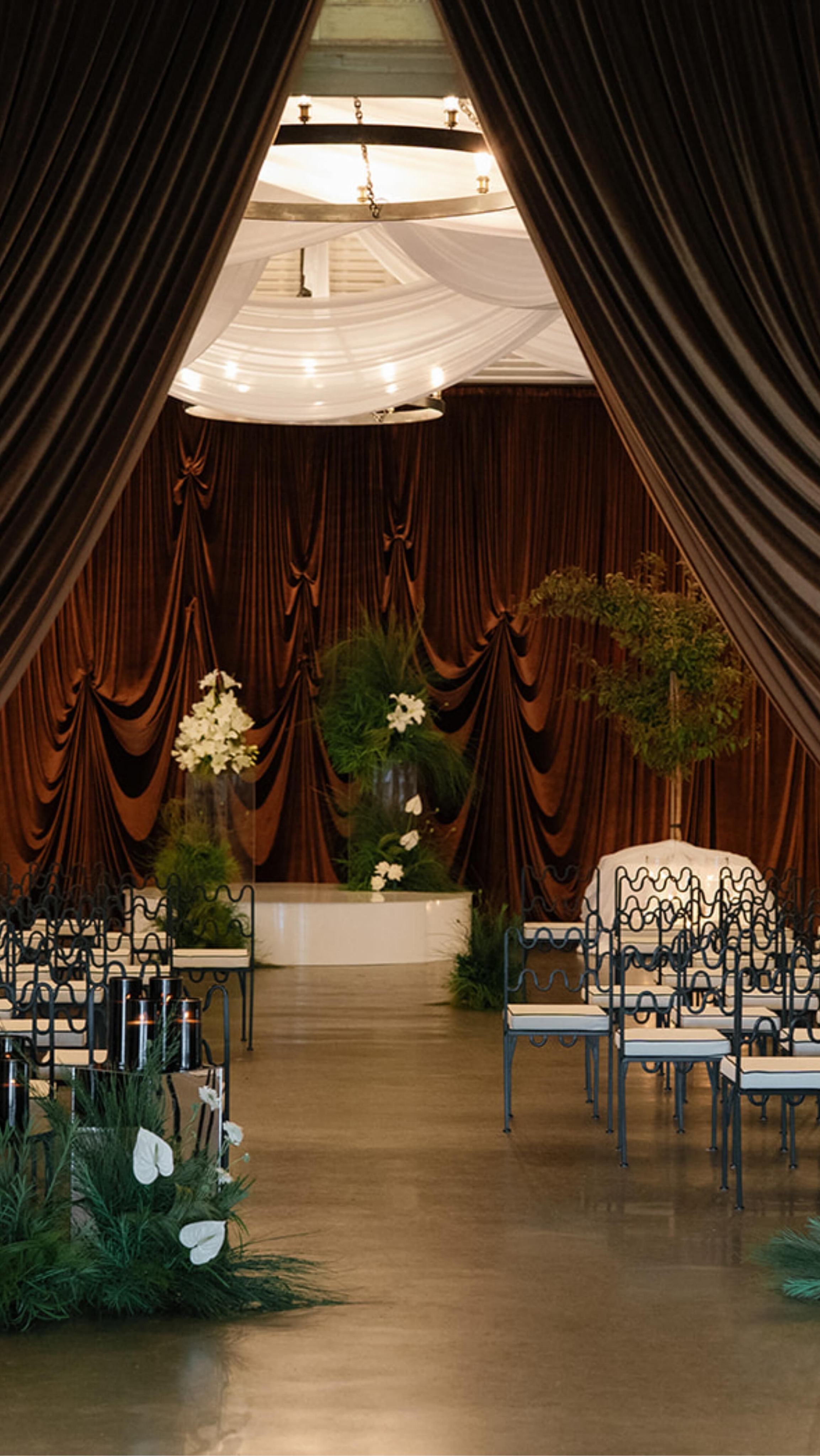 A wedding so nice we styled it twice 👯♀️
Proof that the wet weather plan can be drool worthy, when you have the right team 👌🏻
Planning | Styling | Stationery @veilsandvibes
Draping @specialoccasionswa
Florist @ivybloomevents
Hire @eventartillery @hiresociety @eventrepublicau @thedancefloorco Invicta Construction
Venue @sandalford_weddings_ @sandalford_wines
Sand Candles @chameleonsandcandle
Sand Candle Styling @sandcandlestyling
Photographer @amanda.aftonphoto
Videographer @keithscottfilms
Ice Sculpture @icesculpturesperth
Bridal Makeup @emilywalters_mua @makeup_gracehal
Bridal Hair @arzu.artistry
Cake @katebatter
Musicians @dolceensembles
DJ @simplyentertainmentperth
Gelato @thatlittlegelatocart
Transport @limousinesaustralia @party_bus_perth
Bridal Attire @archelabridal The Fitting Room
For @jennalee_prince & @brandon_prince96 🤍
#veilsandvibes #perthweddings #weddinginspoperth#bestweddingsperth #perthweddingplanner