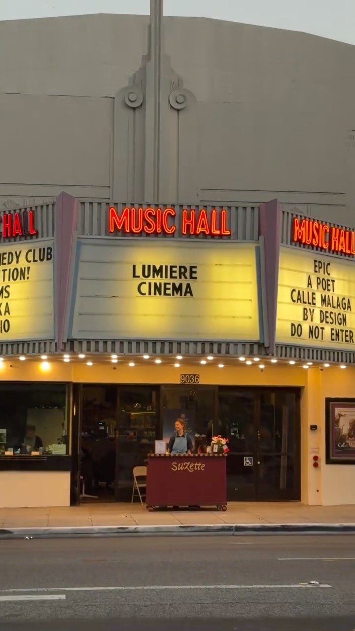 Throwback to the 6th edition of French Comedy Club this past weekend, where I was invited to make crêpes for the guests 🤎🥞
Thank you @french_comedy_club for the invitation and @lumierecinemala for hosting and screening the movies. It was a perfect weekend connecting with the French community and fellow movie enthusiasts in Los Angeles 🇫🇷🎬🍿
#crepecart #mobilecatering #losangeles #foodbusinessjourney