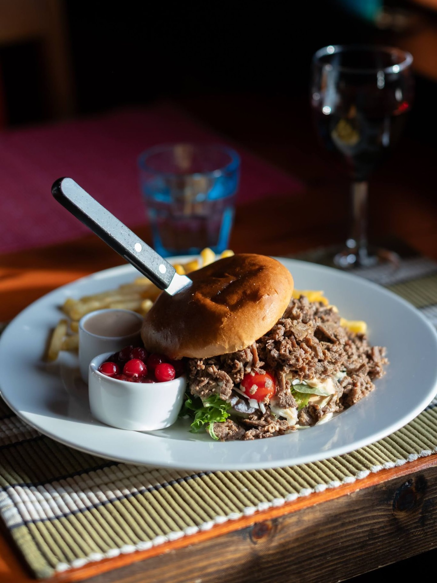 Käryburgeri on kyllä hyvä👌🏻
#ravintolakammari #discovermuonio #rohkihyvä #käryburger