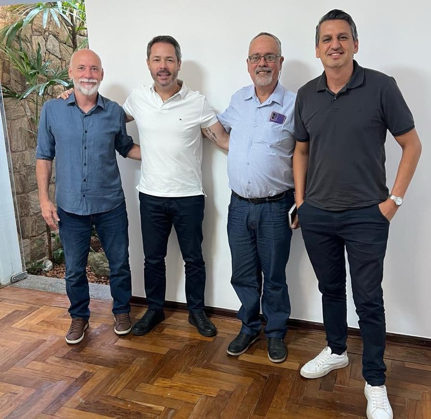 O Hospital Dr. Adhemar esteve com o deputado Saulo Pedroso, que esteve ouvindo de perto as reivindicações da instituição, apresentadas por Edmilson e Ananias.
O deputado, que já destinou emendas ao hospital, segue demonstrando apoio e compromisso com a busca por melhorias que fortaleçam o atendimento à nossa população.
O contato para este encontro foi realizado por meio do vereador Ari Kinor, reforçando a importância da união de esforços em prol da saúde pública.
#hospitaldradhemardebarros #hospitaldeapiai #saudepublica