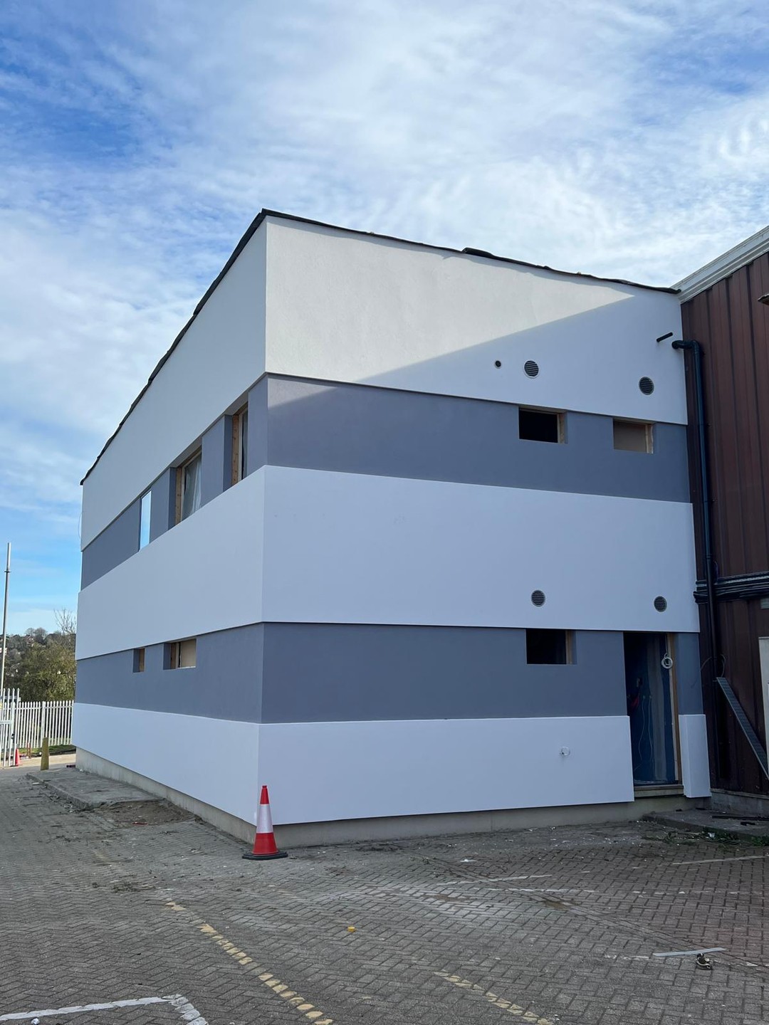 A significant step forward at our Rochester Factory development this week as the scaffolding has now been removed. While the exterior reaches this key milestone, progress continues inside with the internal fit-out advancing across multiple areas.
From structure to finish, the transformation is now clearly visible.
More updates to follow as we move closer to completion.
#RochesterFactory #ConstructionProgress #FactoryBuild #UKConstruction #BehindTheBuild