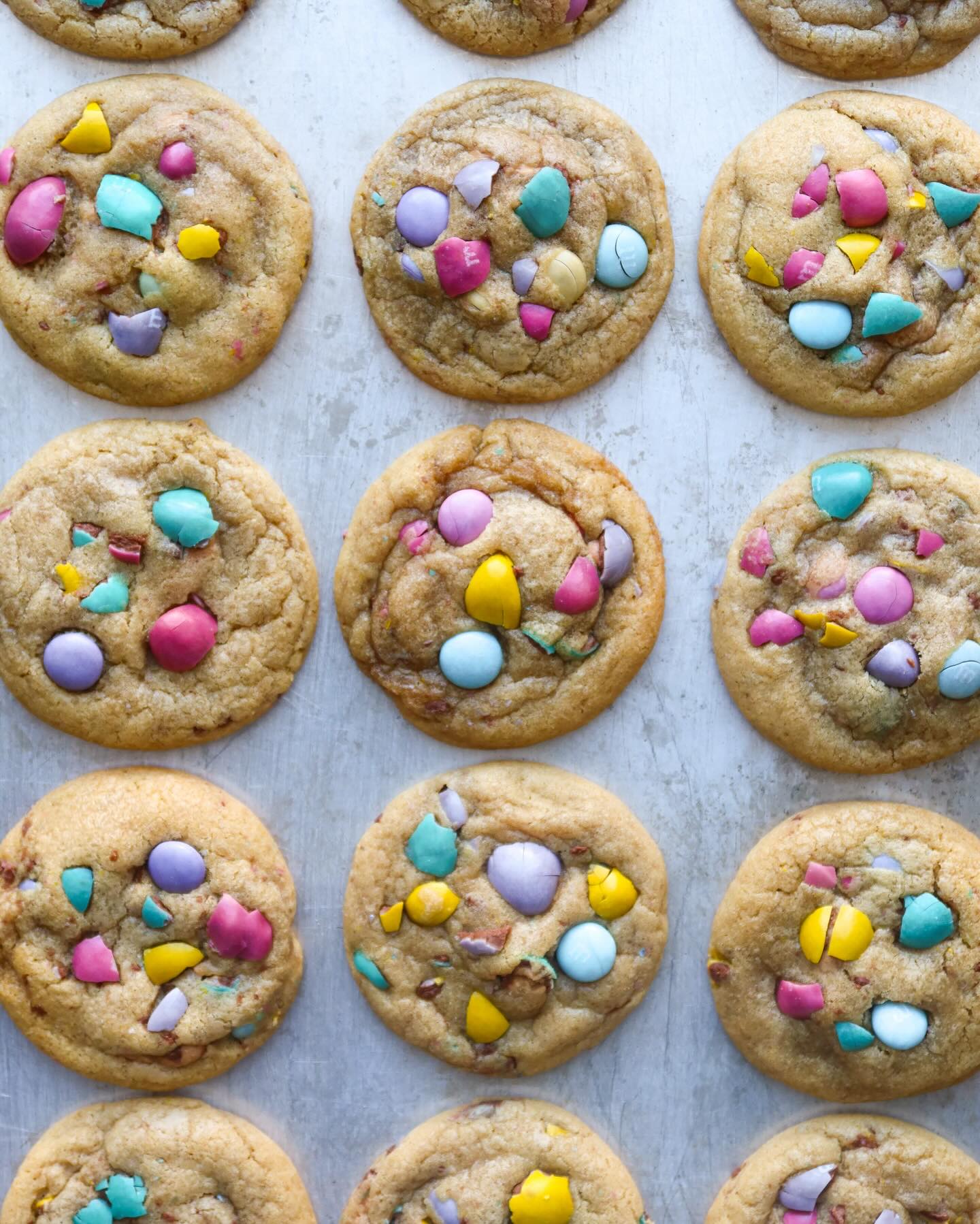 Cadbury Egg Chocolate Chip Cookies 🐣
#zafo0d #cadburyminieggs #eastercookies #springbaking #cookiesofinstagram
