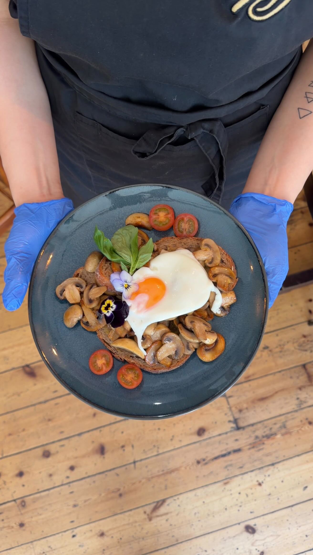 Brunch, lunch, or simply a coffee, we love seeing you here 🧡
What’s your favourite order from us?😌
#chillibhitchin #chillibs #brunchinhitchin #hertfordshireeats #hitchineats