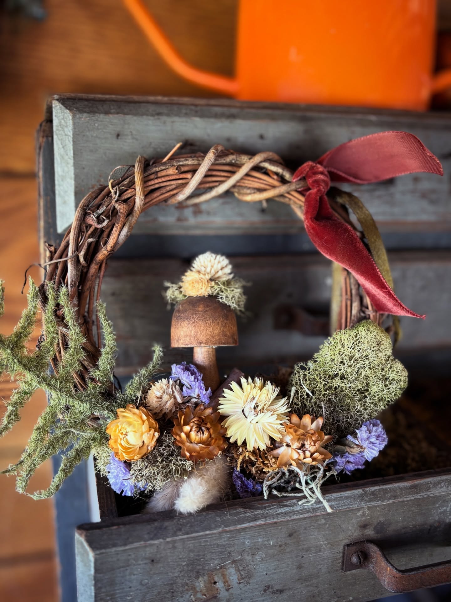 What's on the Floriculture Flower Truck today?
A Sweet Wreath! Featuring a little wooden mushroom, velvet ribbon, rusty strawflowers, lavender statice and mossy moss. 8" ish wide
$45, Venmo, Cash or Website to purchase
Pick up anytime, at the Floriculture Flower Truck