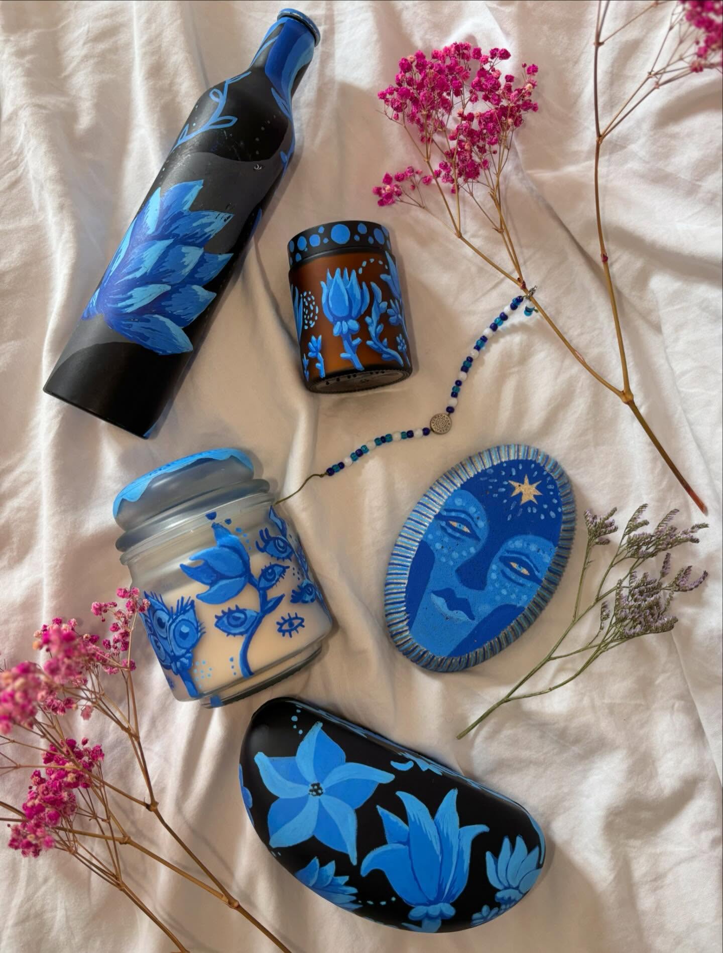 Y seguimos con la fábrica, productos disponibles para envío en toda Europa!🩵
🕯️Velas aromáticas DISPONIBLES
🎭 Rostro DISPONIBLE
🍶Botella RESERVADO
👓Estuches de gafas VENDIDOS
Últimas semanas para hacer tu pedido! Además de estos productos, acepto encargos personalizados. Envía una DM💌
Precios a partir de 14€✨