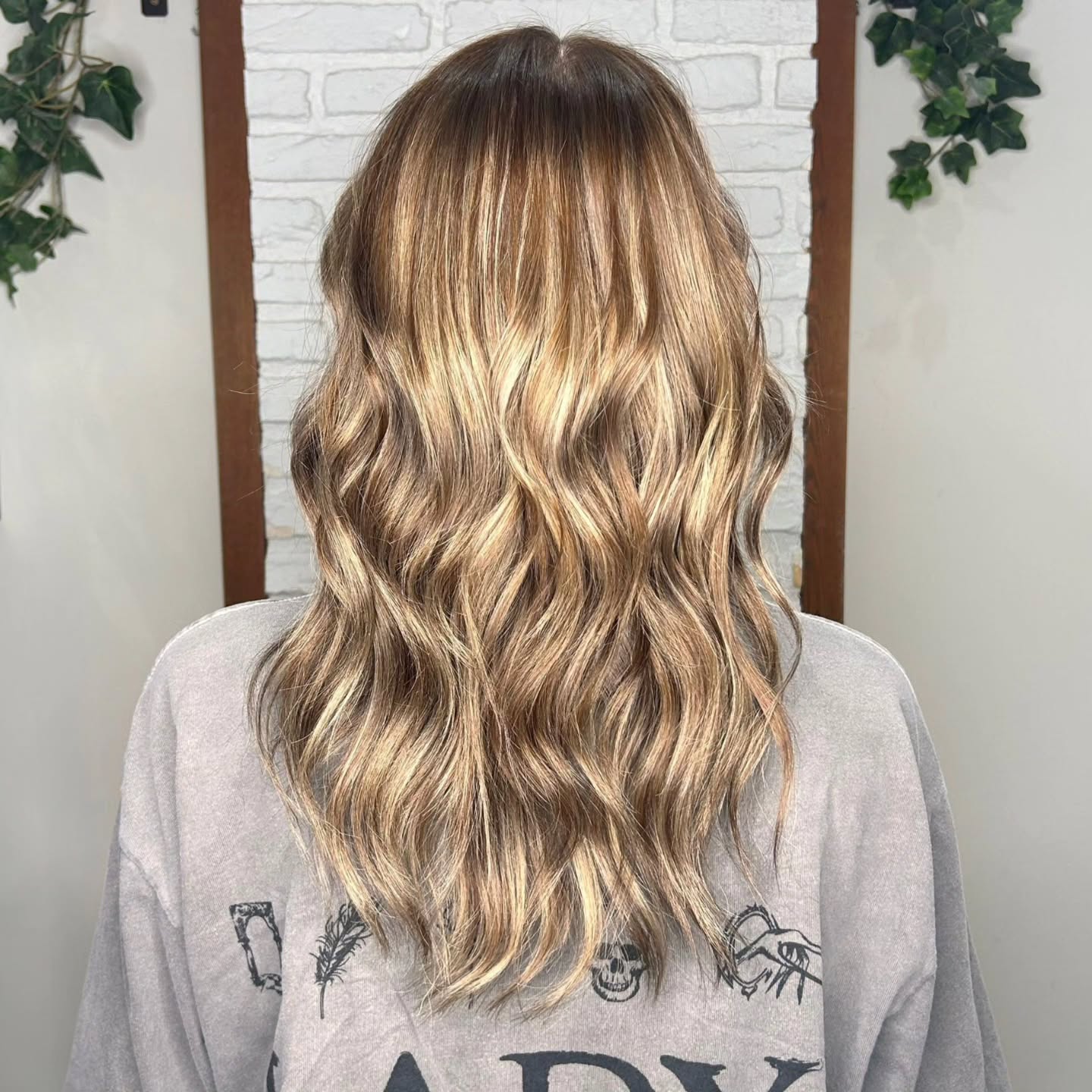 D I M E N T I O N A L // S H I F T
Sometimes… less light = more impact
Aimee (our Signature Stylist) worked her magic on her regular Stalker here, who was feeling the pressure of high-maintenance blonde life.
After a thorough chat, they decided to skip adding more lightness this time, and instead reintroduce depth through a lowlight service.
Why? Because breaking up that solid blonde gives you a softer, more natural dimension, a much easier grow-out, and a blonde that feels more expensive and lived-in.
Aimee carefully placed lowlights through the hair to rebalance the overall look, then glazed everything with a cooling toner service to soften down that warmth that had built up between visits.
This resulted in a creamy, dimensional blonde with movement, depth, and ultra shine!
Aimee then finished with a fresh trim to strengthen the ends, refine the shape, and added a soft wave to show off all that tonal contrast.
To keep this kind of blonde feeling its best, we’re all about balance:
🧴 Davines Nou Nou Shampoo (£24)
🧴 Davines Momo Conditioner (£26)
Protein + moisture = happy, glossy hair. Always!
#Northwich #CheshireHairSalon #NorthwichHairdresser #HairMusicMischief