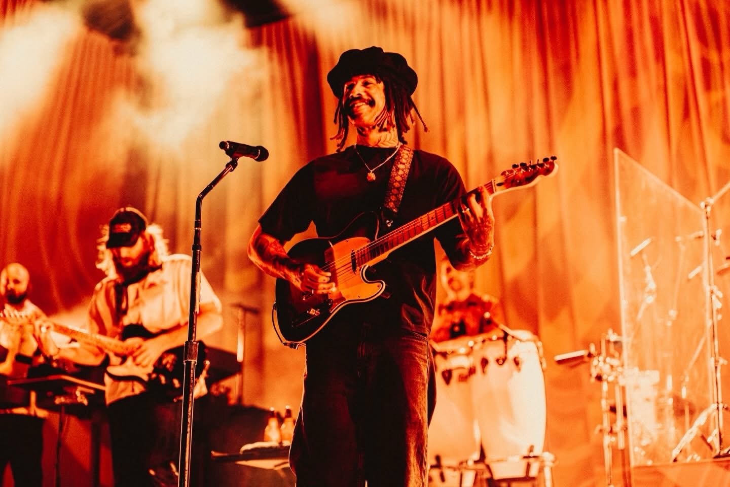 Ocean Alley lifted the crowds of Brisbane onto its shoulders with the Love Balloon tour at @brisbaneshowgrounds earlier this year ✨
Dive back into the glowing nostalgia of the moment with us in our latest live review 🎈
✍️ @jess.serendipiti
📸 from @charliehardy