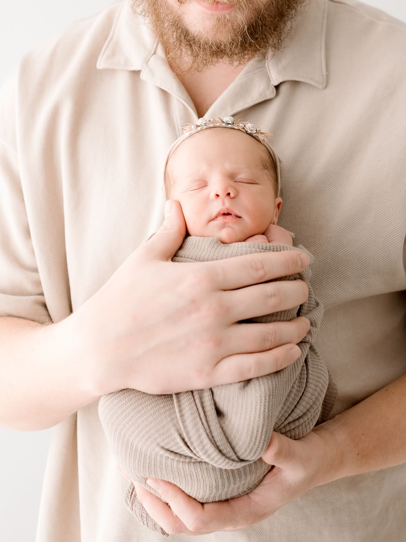Newborn session for this sweet family! If you’re due date is in June NOW is the time to get in my books! Limited spots are available for April ✨
#brendapphotographynewborn #newbornsession #baby #oswegoillinois #montgomeryil