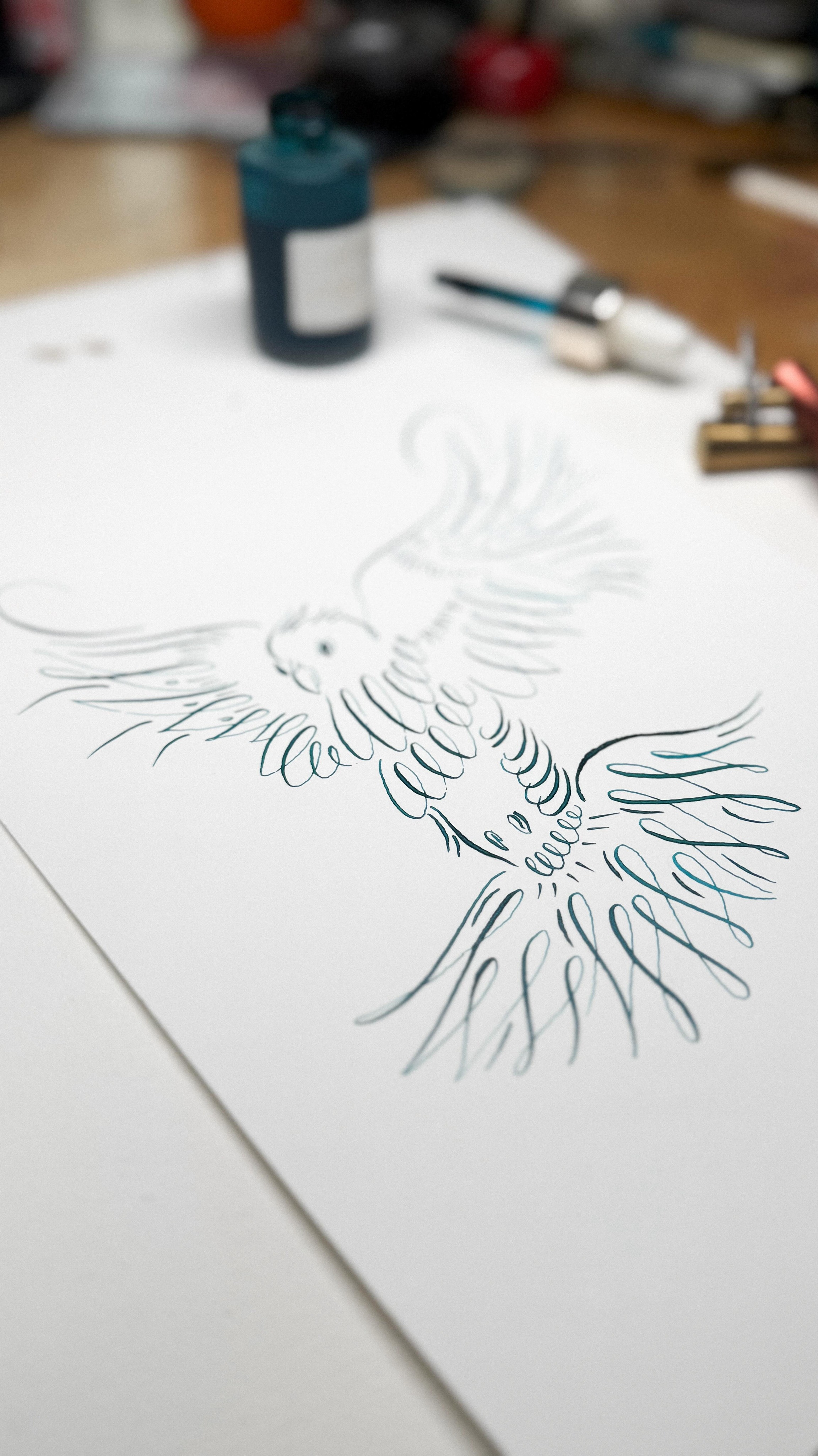 ☀️ Ich hab mich an ein Tier gewagt - nach einer Anleitung aus dem Buch „Kalligrafisch Zeichnen“ von Schin Loong @openinkstand 🥰 Schin kann das Ganze inzwischen sicher komplett ohne Vorzeichnung - da bin ich noch lange nicht 😆
#kalligrahie #kalligrafie #kalligrafischzeichnen
Kalligraphie l Lettering l Illustration l Schriftkunst l Hannover