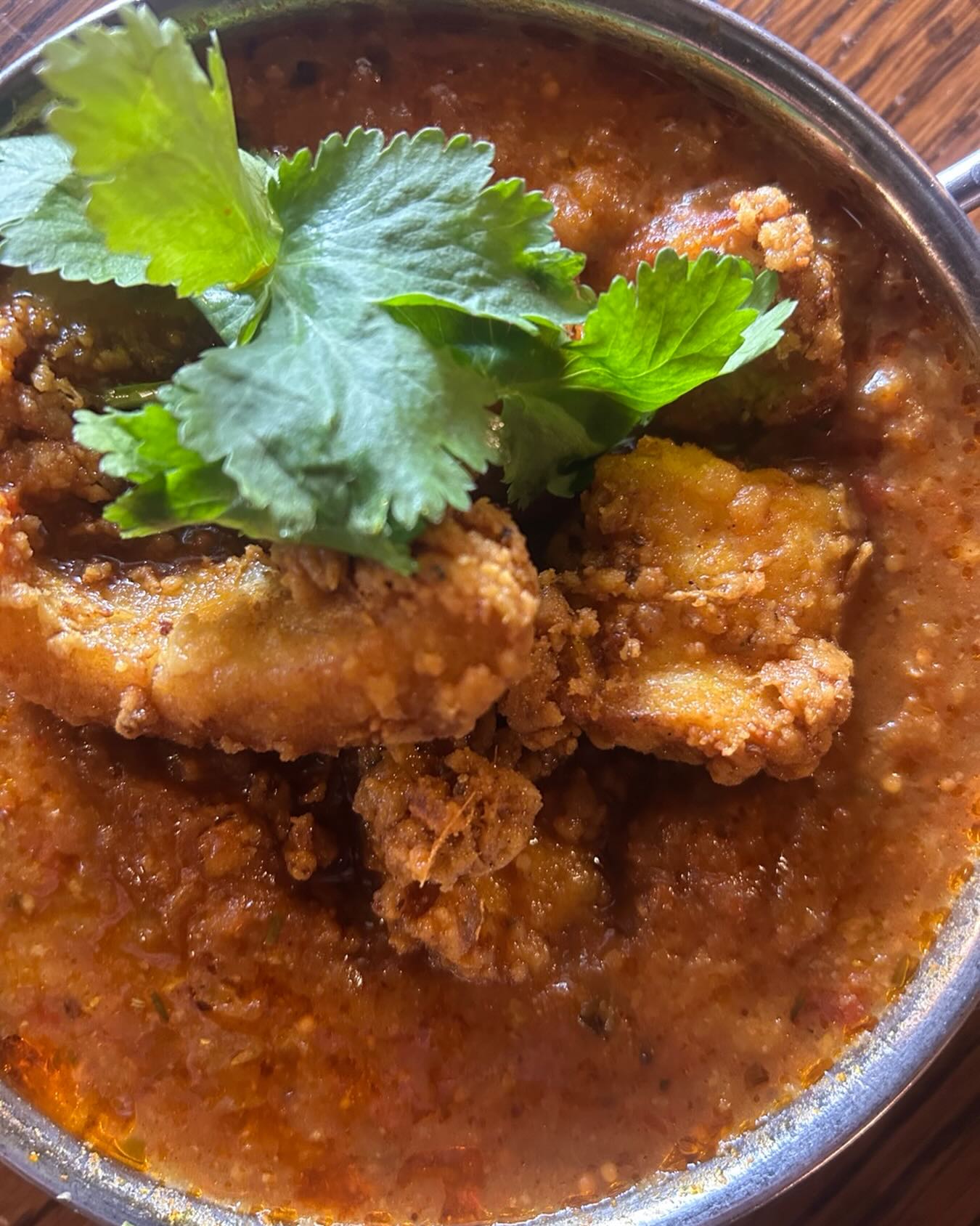 IT’S LOCALS’ NIGHT. From 5pm, call to order a pickup or come in to be treated to our mouth watering curries. The usual deal, choice of 3 w/ jasmine rice. $25 dine in / $18 takeaway
Tonight’s special - TAMARIND +COCONUT FISH CURRY.
#fishcurry #authenticindianfood