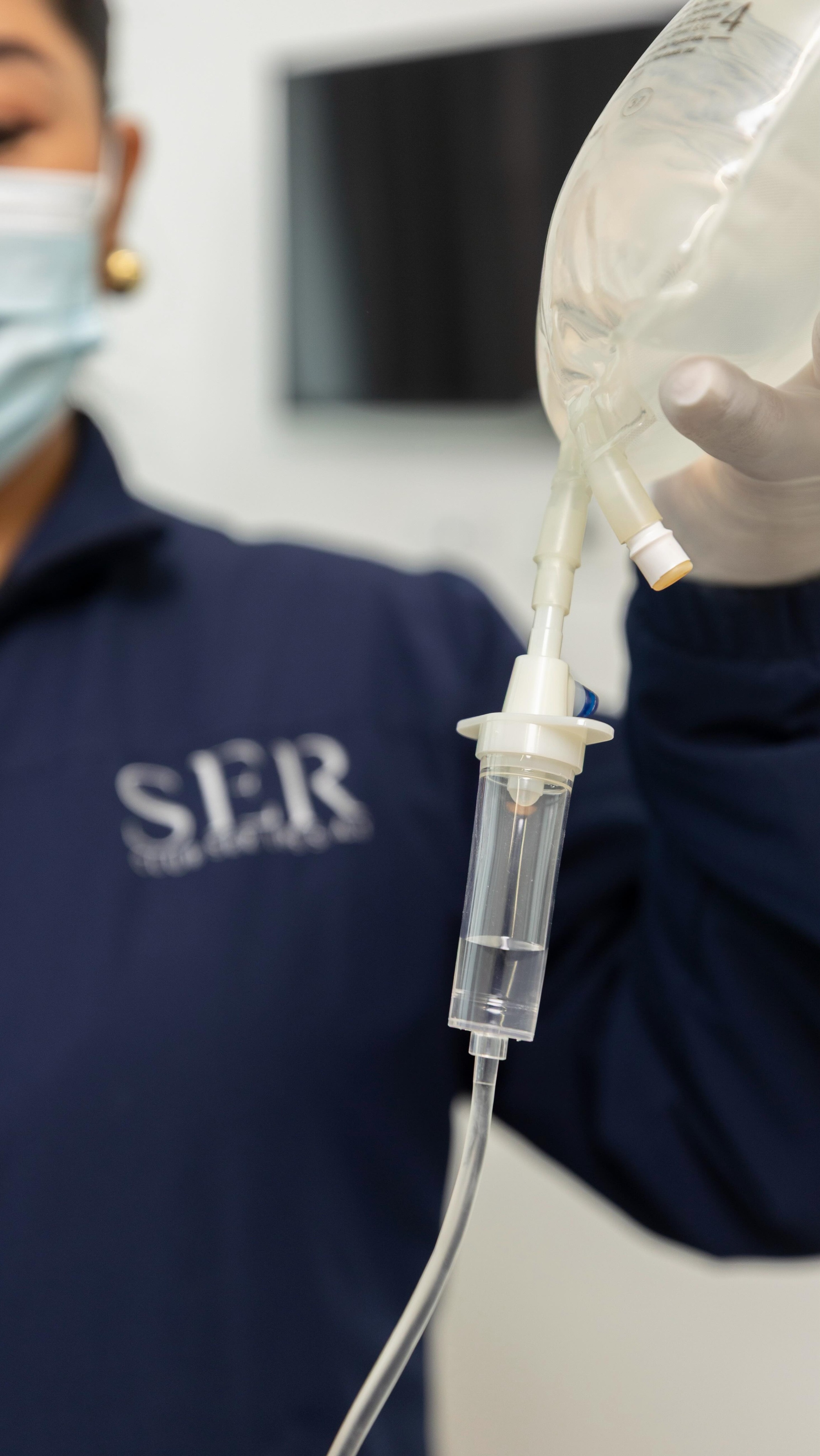La sueroterapia es un apoyo natural para recuperar energía, aliviar molestias musculares y promover una sensación de bienestar y renovación.
Invertir en ti es elegir sentirte mejor, con más vitalidad y calidad de vida.
Regálale a tu cuerpo el bienestar que se merece.
📅 Agenda tu sesión en Club SER