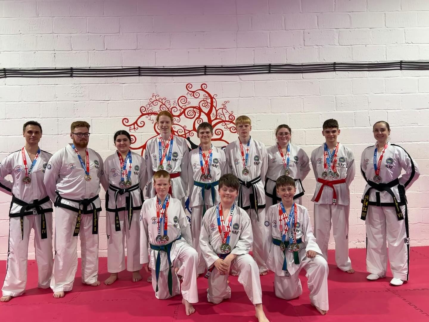2nd Overall Team at the ITFU Midlands Open Championships.
Small team. Serious results.
🥇 Adam Monks – Patterns
🥇🥇 Zachary Farr – Sparring & Patterns + 🥈 Special Technique
🥇 Sally Gleaves – Patterns
🥇🥇 Flynn Lane-Griffin – Patterns & Sparring
🥇 Robert Vizitiu – Sparring
🥇 Felix Hodgetts – Sparring + 🥈 Patterns
🥇🥇 Ben Starkey – Patterns & Sparring + 🥈 Special Technique
🥇 Zaria Fudger – Sparring + 🥈 Patterns
🥇 Sebastian Hodgetts – Sparring + 🥈 Patterns
🥇 Róis Perkins – Sparring
🥈 Theo Farmer – Patterns + 🥉 Sparring
🥉 Valentin Vizitiu – Sparring
13 gold. 6 silver. 2 bronze.
2nd overall club.
This is what a high-performance environment produces.
Not just winners—well-rounded martial artists who can deliver across every discipline.
👉 Book your trial now:
www.worcestershiremartialarts.co.uk/trials
First month £20 | FREE uniform when you join
📍 Worcester – full-time, fully equipped venue
#TeamWMA #WorcesterMartialArts #TaekwondoUK