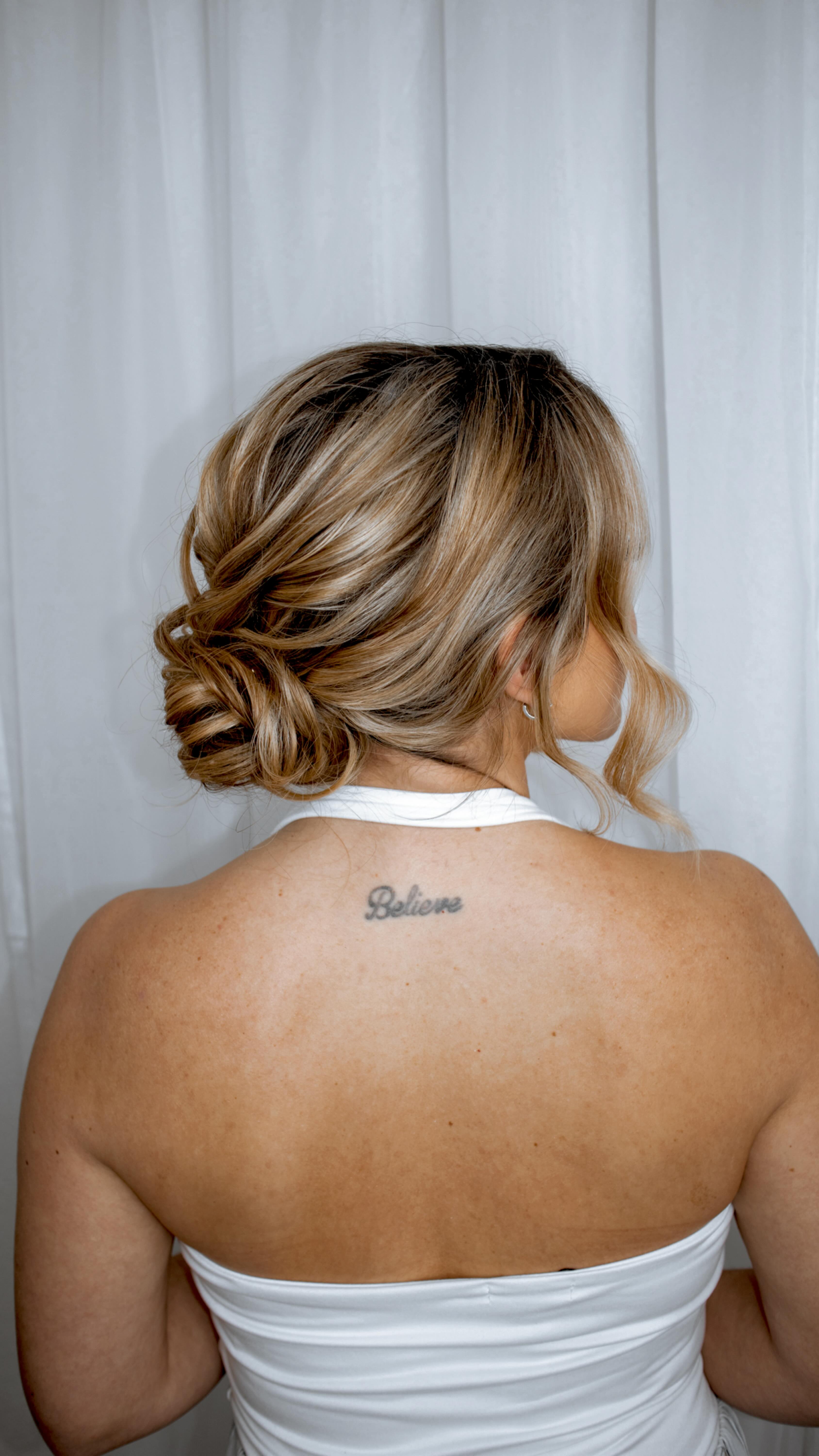 Can’t get over this hairstyle… IN LOVE 😍
Model: @makeupbylaurenfaye
Hairstylist: @hairbymollymae
MUA: @meganobrien_mua
Studio: @thestudiosurrey
#contentcreator #updo #hairstyles #wedding #bridetobe