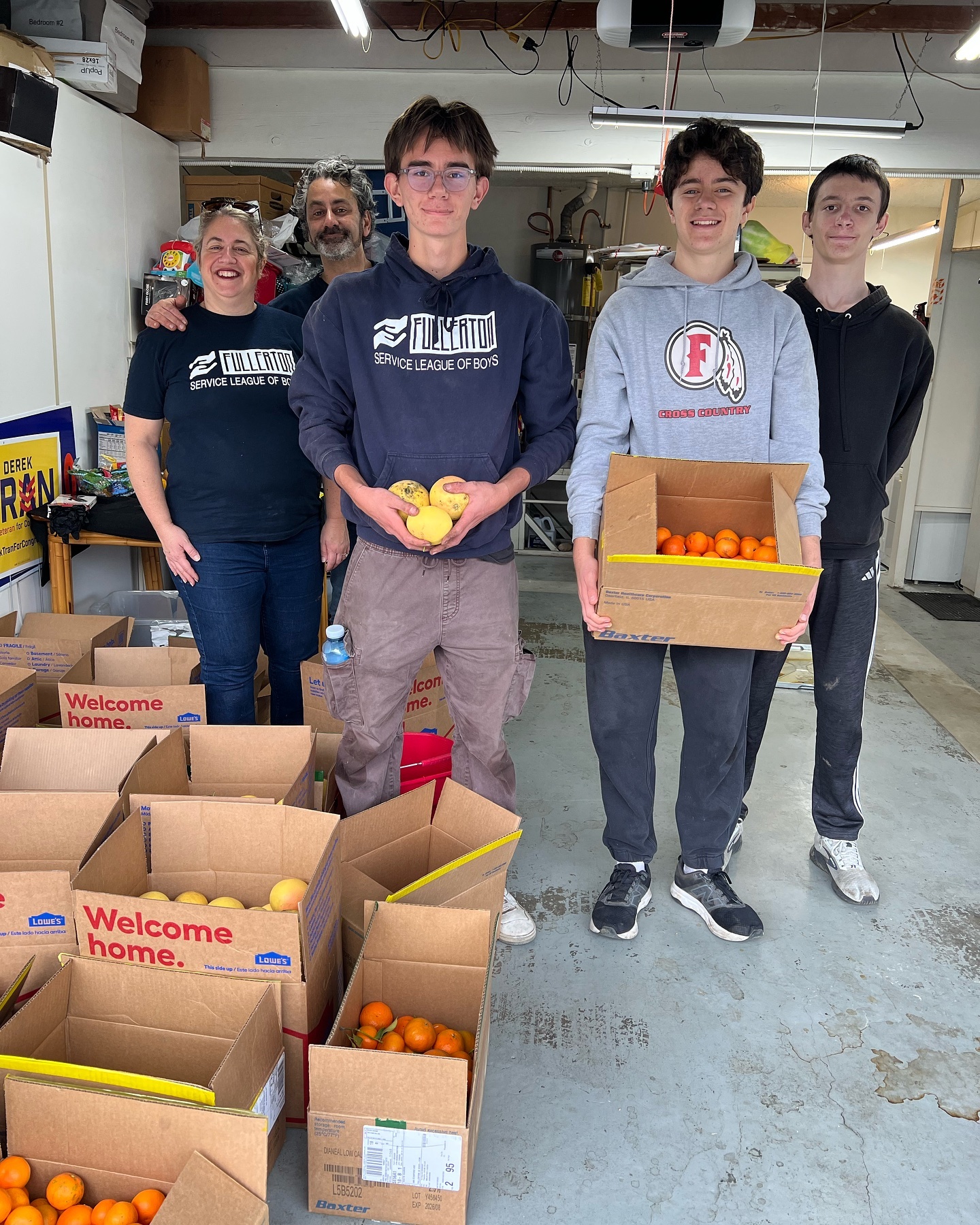 Our friends at Pathways of Hope are going to have a bounty of fresh fruit at this week’s food bank. Great day for picking grapefruit and tangerines 🍊🍊