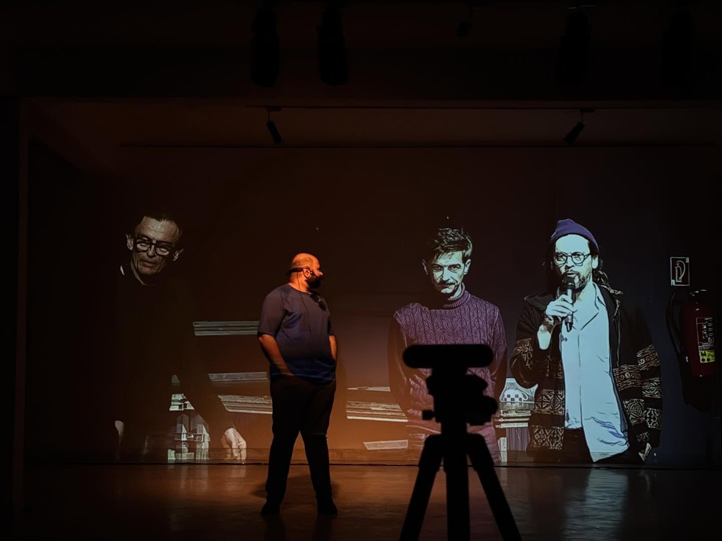 Join us tonight for the last show of *RAUM : RAAH*, a new performance about our public space and the stories they contain.
This show is a hybrid production created in collaboration with the German theatre company fringe ensemble in Bonn. All stories in the show are based on real-life interviews made with people across India and Germany.
Please do join us tonight at 7:30pm IST at the NIV Art Center in Saket.
For more information and tickets, visit www.kaivalyaplays.org/whats-on (See link in bio)
Presented with the support of the International Coproduction Fund (Internationaler Koproduktionsfonds) of the Goethe-Institut, CCP Synergy program of the Institut für Auslandsbeziehungen and Federal City of Bonn.