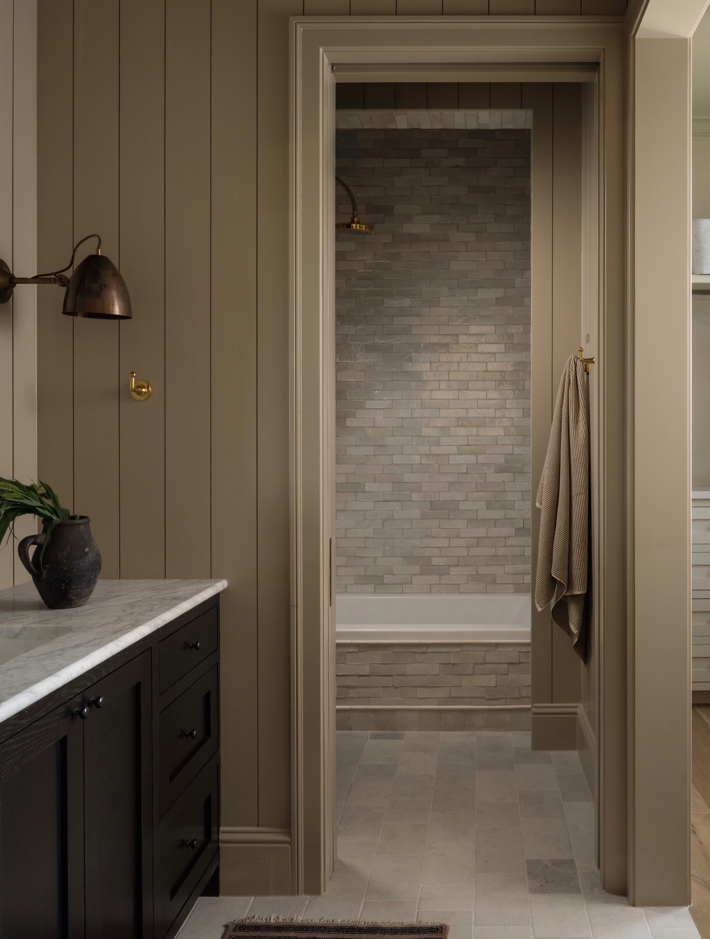 Elegant warmth meets timeless design ✨
Pave Gris 6xRL floors and Bejmat Zellige brings texture and depth to this classic and cozy bathroom.
Design & Build: @cedarandoakhomes
Photography: @thevuvobandit
#bathroom #limestone #zellige