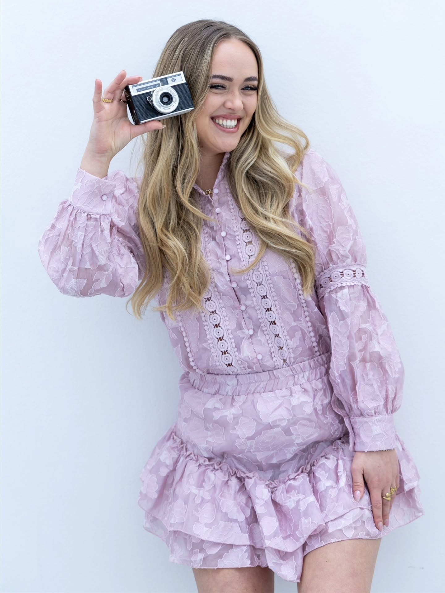 Met @brittvancoezand is het altijd feest 📸🩷🔥
Model: @brittvancoezand
Outfit: @gladfashion.nl
MUAH: @dirkje.visser.muah
Studio: @daklichtstudio
Fotograaf: @_mvdlfoto