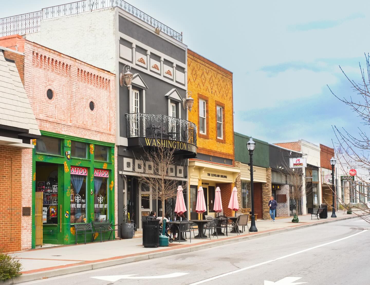 One last photo of downtown #GainesvilleGA, a colorful town. #FujifilmXE1 #Viltrox28mmF45