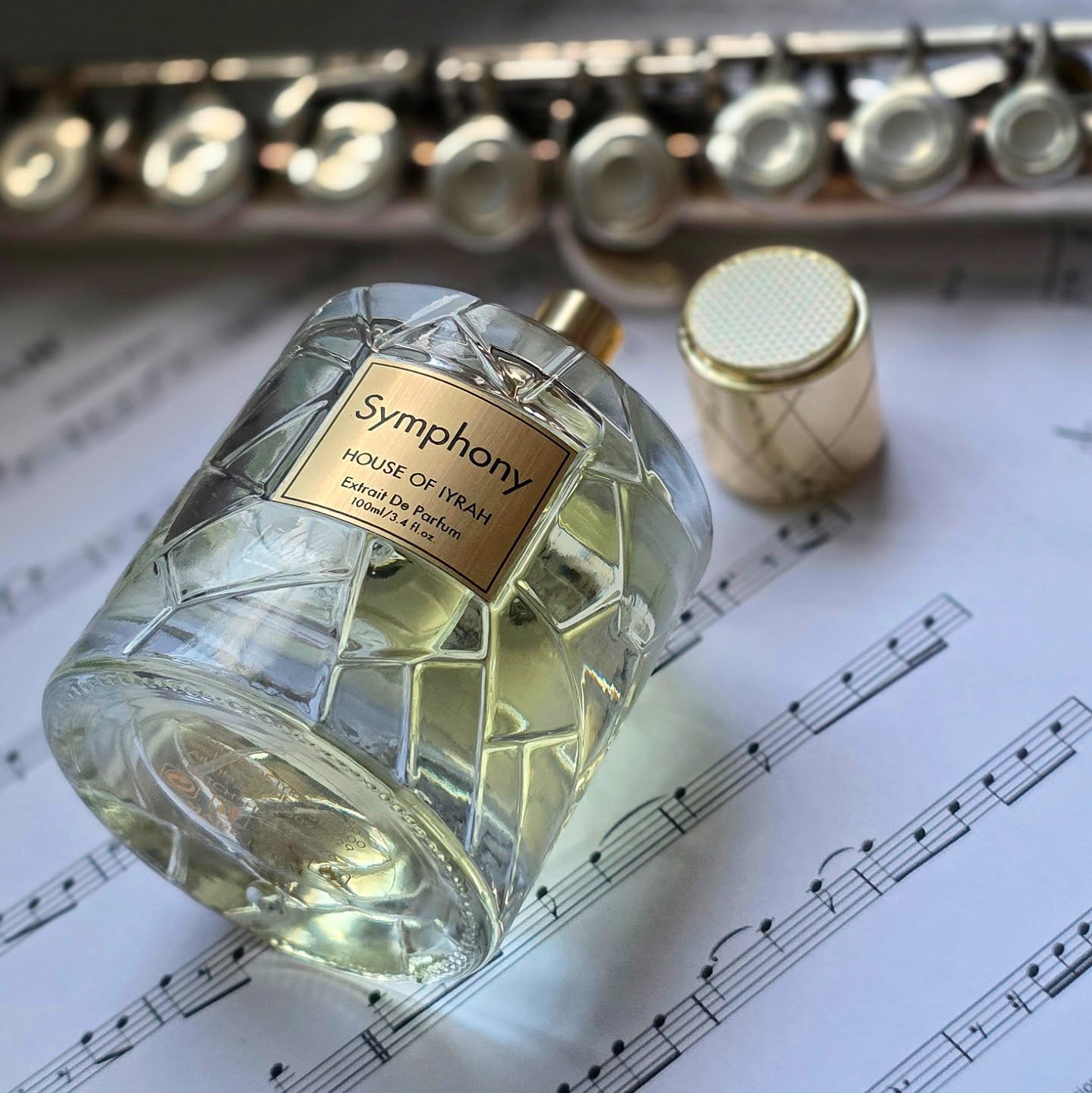 A Symphony of notes, opening with fruity sweetness and transitioning into a warm, spiced base.
.
.
.
.
.
.
Top notes are Black Currant, Peach, Candied Fruits, Dried Fruits, Bergamot and Apple; middle notes are Saffron and Jasmine; base notes are White Musk, Sandalwood, Patchouli and Vanilla.
.
.
.
.
.
.
#perfume #nicheperfume #perfumecollection