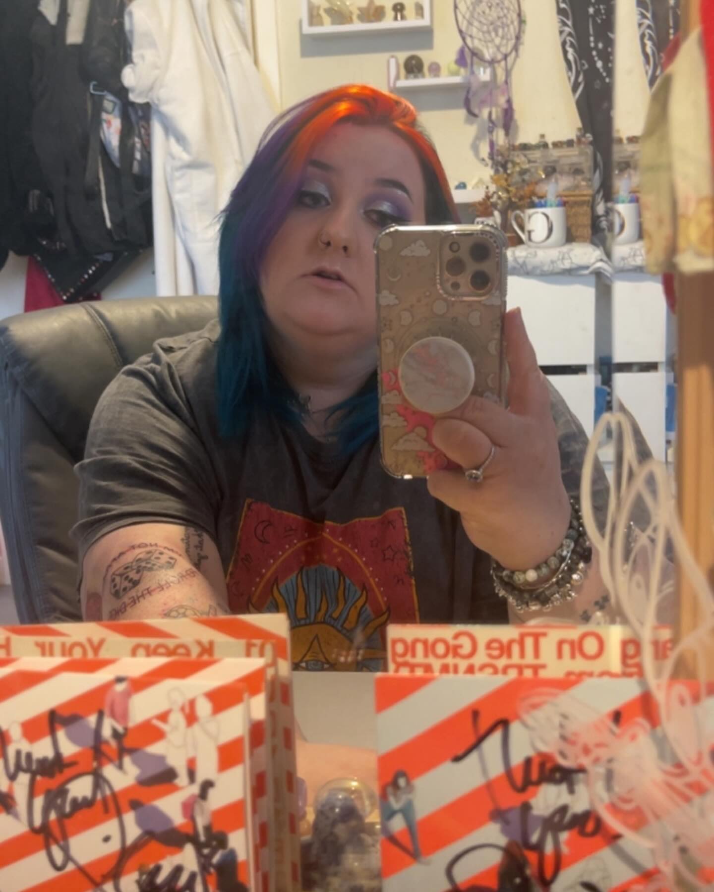 Swipe for a tattoo reveal!
I have been in a terrible mental health state for the past 3 months, but I’m back to myself again. Fresh hair and some new tattoos.
Thank you as always to the ever so wonderful @electric_butterfly_tattooo for my wonderful new tattoos.
I finally got my two @pyh_band tattoos, and they’re personally some of my favourite tattoos I’ve ever had!
And then my tarot sun and moon are so precious! Well and truly exceeded my expectations on those!
Got an extension to my memorial balloons for my grandparents I’ve lost since my last tattoo session.
And then finally, I got my The Simpson’s doughnut on my elbow.
Finally back to myself, and hopefully I’ll be returning to the blog soon!
#discoverunder5k #discoverunder10k #blogger #Nottingham #musicblogger #music #alt #poppunk #alternative #altgirl #bpdrecovery #bpdlife #metal #rock #emo #emogirl #mentalhealth #altrock