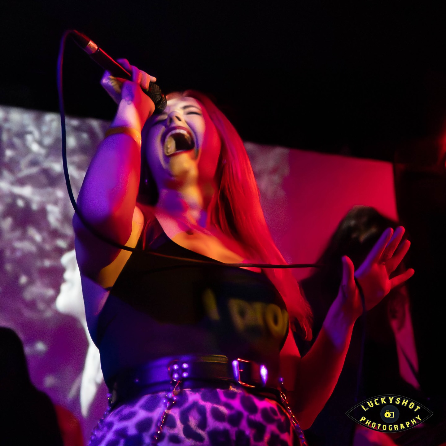 ⚡️Never a dull stage moment🔥 Can’t wait to hit the stage again on May 9 @worldfamousdollhut 💪🏻