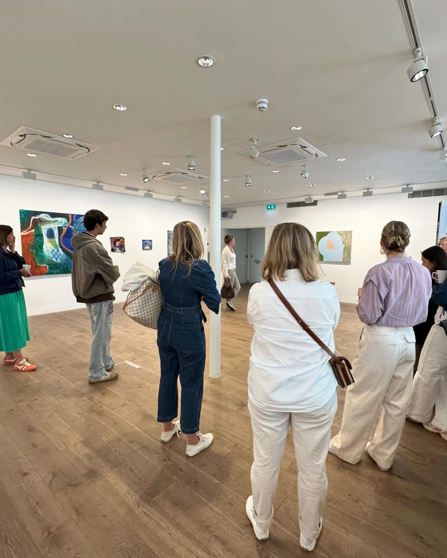 A wonderful morning spent at the new exhibition ‘Almost Blue’ @oliverprojectslondon
The show features painting, photography, printmaking and textiles - all inspired by the colour blue.
#oliverprojects
#almostblue
#artclublondon
#tomhammick
#josephgoody