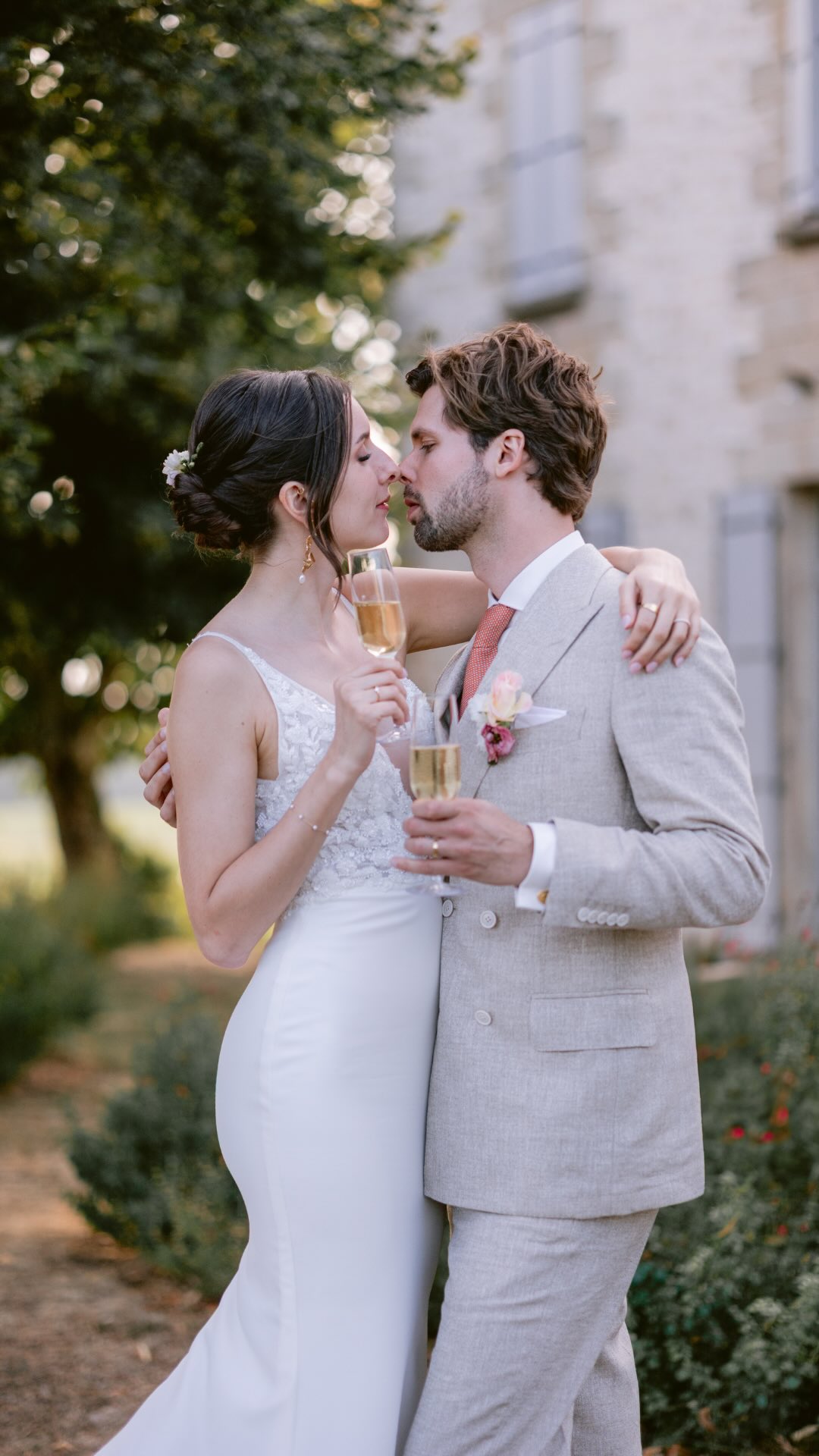 When you want your wedding to be documented, not posed.
Julie | Le Prisme de Julie
Julie & Aymeric | Le Prisme en Duo
Season 2027 open
Venue: @lagrandeclotte
Photographer: @le.prisme.de.julie
DJ: @barry.music.service
Hair stylist: @coda.promakeup
Florist: @efflorescence_bdx
Makeup artist: @coda.promakeup
Dresses: @melodynelsonbridal
Shoes: @floedeasoka / @flordeasoka_paris
Wedding rings (bride): @amantys_joaillerie
Caterer: @chambauddavid
Photobooth: @kruu_fr
wedding in france - destination wedding photographer - french wedding photographer photographe mariage - bordeaux wedding photographer - fine art wedding photographer - south of france wedding - mariage en france - france wedding - chateau wedding france - photographe bordeaux - photographe mariage bordeaux - luxury bridal - bride vibes only