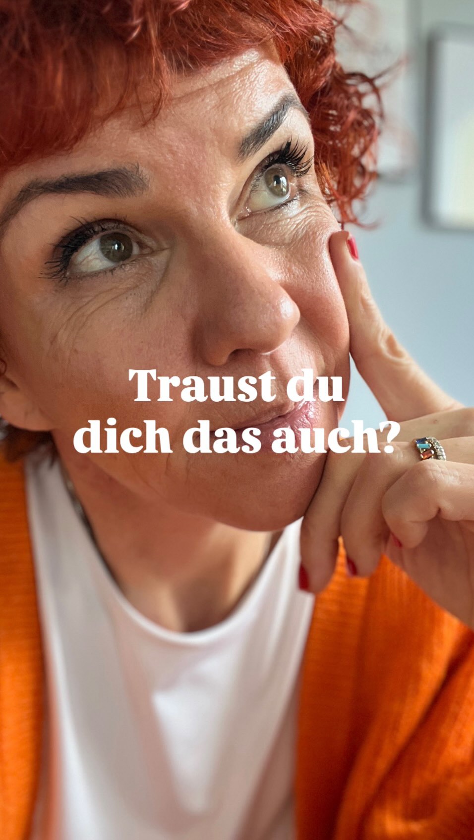 ✨ Du denkst, Wechseljahre beginnen „irgendwann später“?
Spoiler: Sie starten oft schon ab Mitte 30.
Ja, wirklich.
Jede „gesunde“ Frau ist im Normalfall ab rund 35 mittendrin –
auch wenn du (noch) nichts spürst.
Und weißt du was?
Das ist keine schlechte Nachricht…
das ist deine Chance. 🤩
🩷 Die Wechseljahre sind kein Problem, das du „durchstehen“ musst.
🧡 Sie sind dein größter Verbündeter – wenn du verstehst, was passiert.
Denn genau hier beginnt eine der spannendsten Phasen deines Lebens.
Mit mehr Klarheit. Mehr Selbstbestimmung. Mehr DU.
Und: Du bist nicht allein. 🫶
🎙️ Im MENOMIO Podcast spreche ich jeden Freitag mit Expert:innen, inspirierenden Frauen und meiner Community über genau das:
👉 echte Geschichten
👉 fundiertes Wissen
👉 neue Perspektiven auf die Wechseljahre
Ich blase den Staub vom Thema – und streue Glitzer drauf ✨
Bist du bereit, diese Phase neu zu sehen?
Dann komm mit. Lass uns glücklich sein. 🩷🧡
👇 Jetzt bist du dran:
📌 SAVE, wenn du denkst „betrifft mich noch nicht“
✨ Kommentiere mit „GLITZER“, wenn du mittendrin bist
🫶 Teile das mit einer Freundin, die das wissen sollte
#wechseljahre #perimenopause #menopause #frauengesundheit #hormone