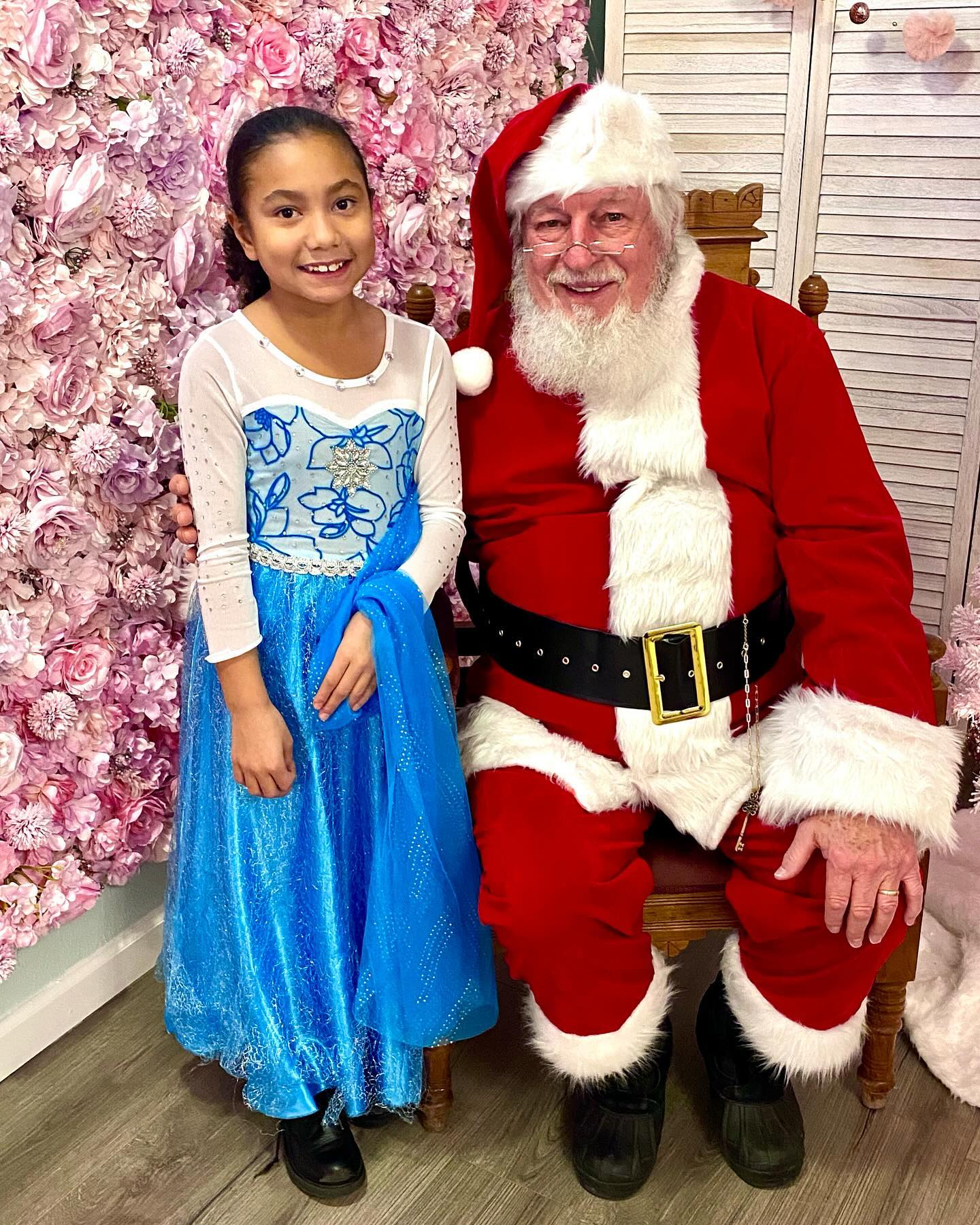 Santa is returning to Miss M’s Tea Parlour for 7 different dates! Check out our link in bio for tickets and details 🎅🏼🍪💕☕️🫖
Our Tea Time with Santa includes:
👑 Dressup for Girls and Boys
📖 Storytime with Santa
📷 Pictures with Santa
🫖 Tea, Cookies, Hot Chocolate, and Sandwiches in our dining room with Santa
It may only be the day after Halloween but we have had lots of inquiries about Santa and we want to make sure everyone has time to plan their visit with Santa 🎅🏼🎄
