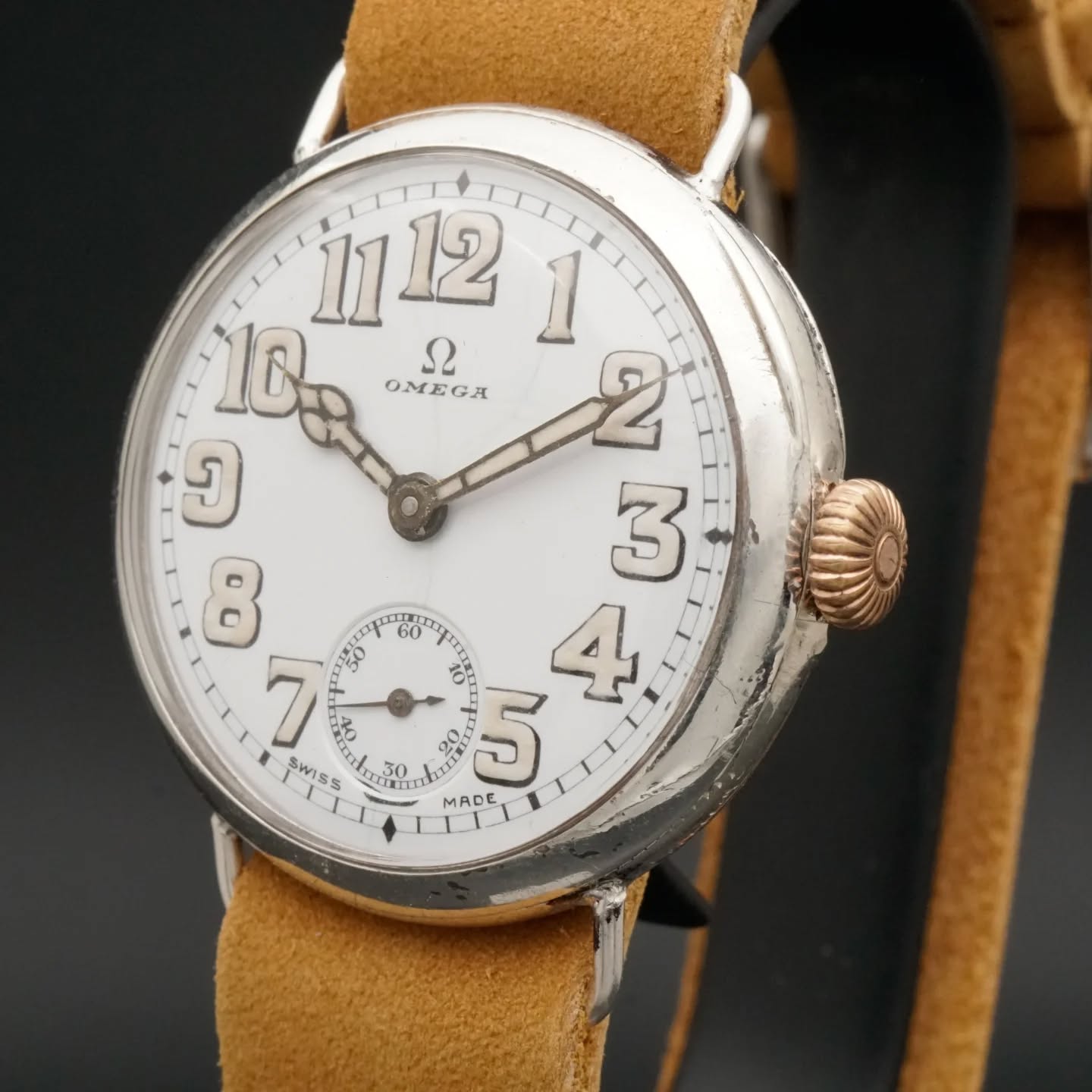 An Omega trench watch with engraving dating to 1918. Fully serviced and ready for daily wear.
#omega #trenchwatch #watchcollector #antique #watches