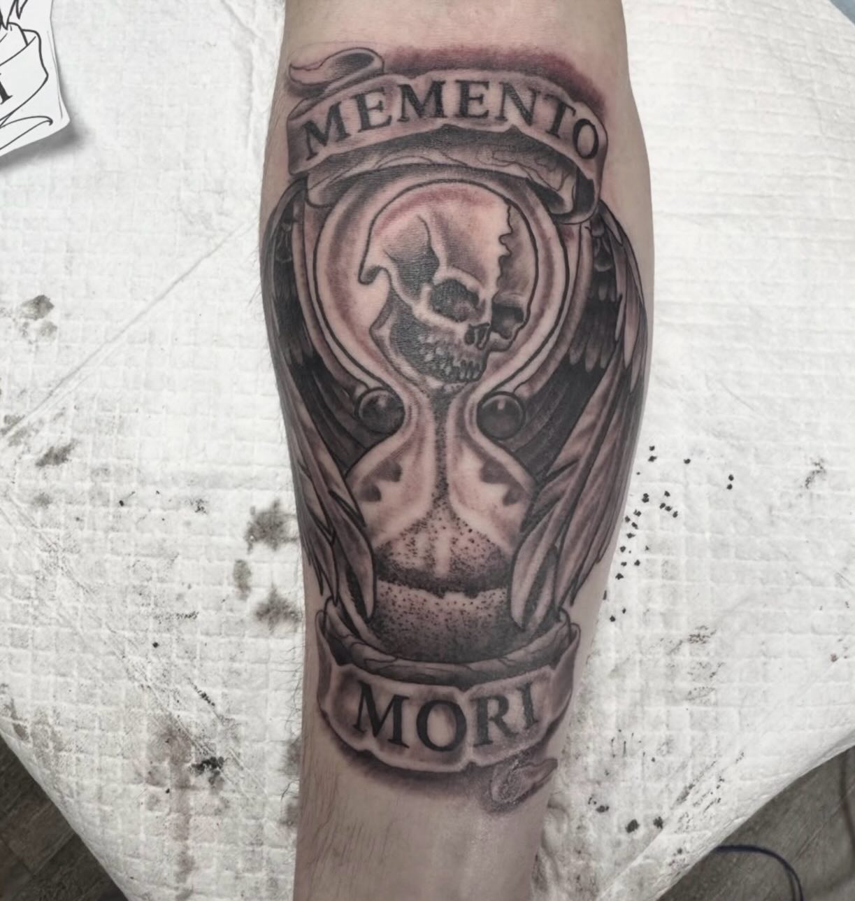 Sick hourglass, wings, skull piece from the great @cthomsentattoos ⏳🪽💀 Clint is in the shop Monday/Thursday/Friday/Saturday from 12pm-7pm, stop by the shop for a consultation to get on his books!
#ironwoodink #omahanebraska #omahatattooshop #blackandgraytattoo #omahatattoos