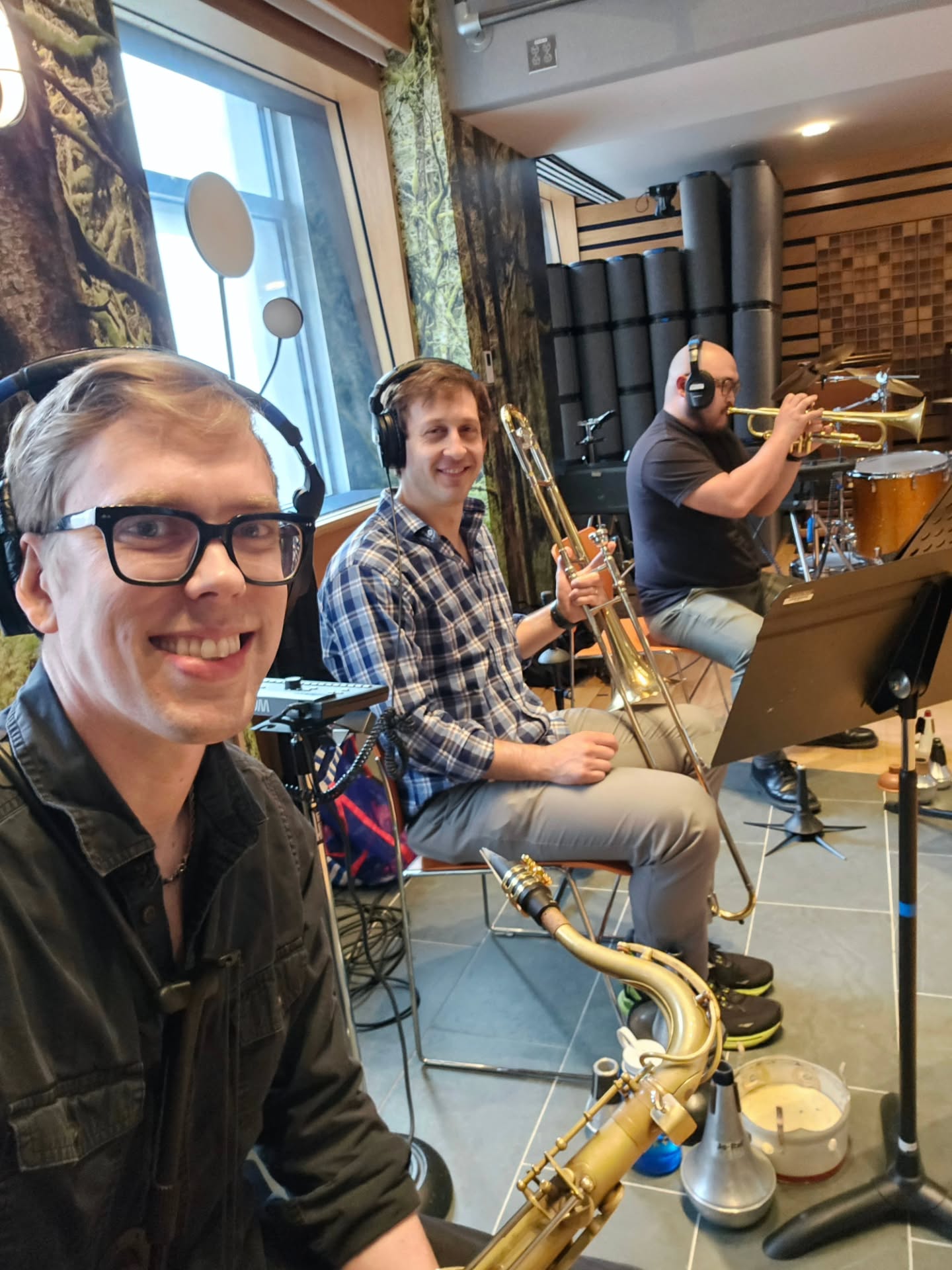 Super fun day teaching saxophone recording techniques today at the Clive Davis Institute at NYU!
Didn't realize my bud Isaac Kaplan would be rocking trombone until this morning so that's always a treat lol @tylerkaneshiro with some sweet horn arrangements 🤘