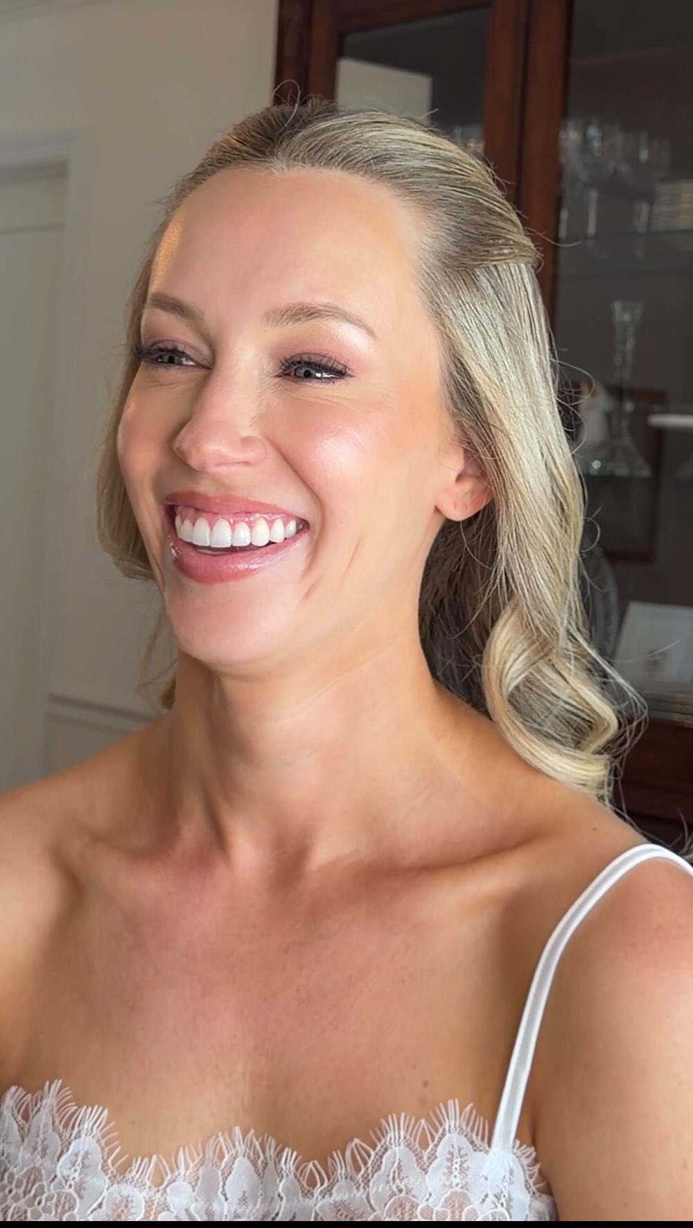 Madison was a stunner 🙌🏼
This weekend I did a total of 15 faces between my 2 weddings. The gratefulness in my heart overpowers the pain in my back 😂😂 no but really, thank you all again for choosing ME💓
Hair by @gsmakeupartistryandhairstyling