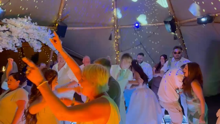 Eve & Josh 🧡
•
We had such a fantastic time parting with the amazing couple and their lovely family and friends! The energy in the room was electric from start to finish, and the dancefloor didn’t clear! 💃
•
An absolute pleasure as ever to play at @royleforest and work with their incredible team! 🙌🏻