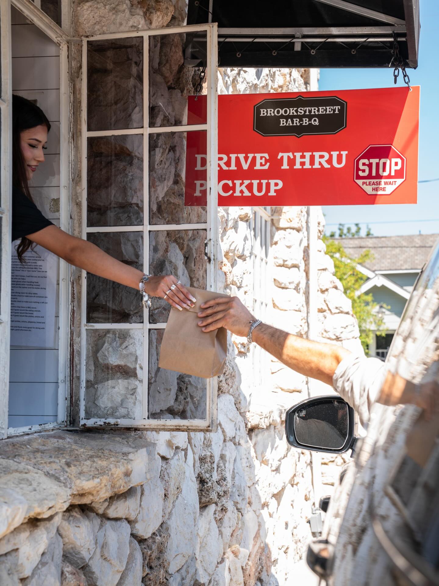 No time to dine in? No problem 🚗💨
Brookstreet’s drive-thru brings all your favorites straight to your window. Pull up and dig in!
