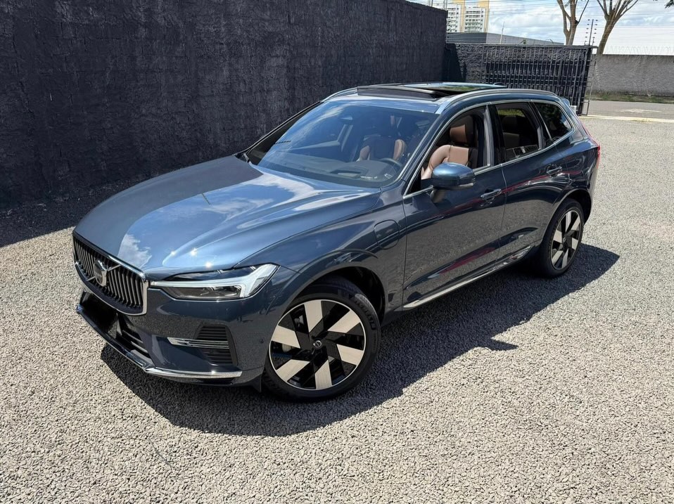 VOLVO XC 60 T8 Ultra 2.0 AWD (Híbrido) - 2025
2025
8.000km
IPVA 2026 PAGO
Já fez a 01 revisão
Sem nenhum retoque de pintura
VALOR R$ 399.900,00
Contatos exclusivos:
(53) 9 8447-2972 | (48) 9 9192-2972
- Indique e seja recompensado.
Conhece alguém à procura de uma máquina como essa?
Indique o comprador e receba comissão garantida.
- Soluções financeiras sob medida.
Trabalhamos com as melhores instituições e taxas do mercado, oferecendo total comodidade e discrição em cada negociação.
- Entrega em todo o Brasil.
Cuidamos de cada detalhe da logística e transporte, garantindo que o veículo chegue com segurança e excelência onde você estiver.
- Avaliamos trocas e propostas à vista.
Negociações conduzidas com transparência, confiança e exclusividade.
- As informações deste anúncio são de responsabilidade do proprietário, incluindo procedência e condições da negociação.
@petroliocars | Excelência sobre rodas.
Especialistas em veículos de alto padrão, performance e exclusividade.