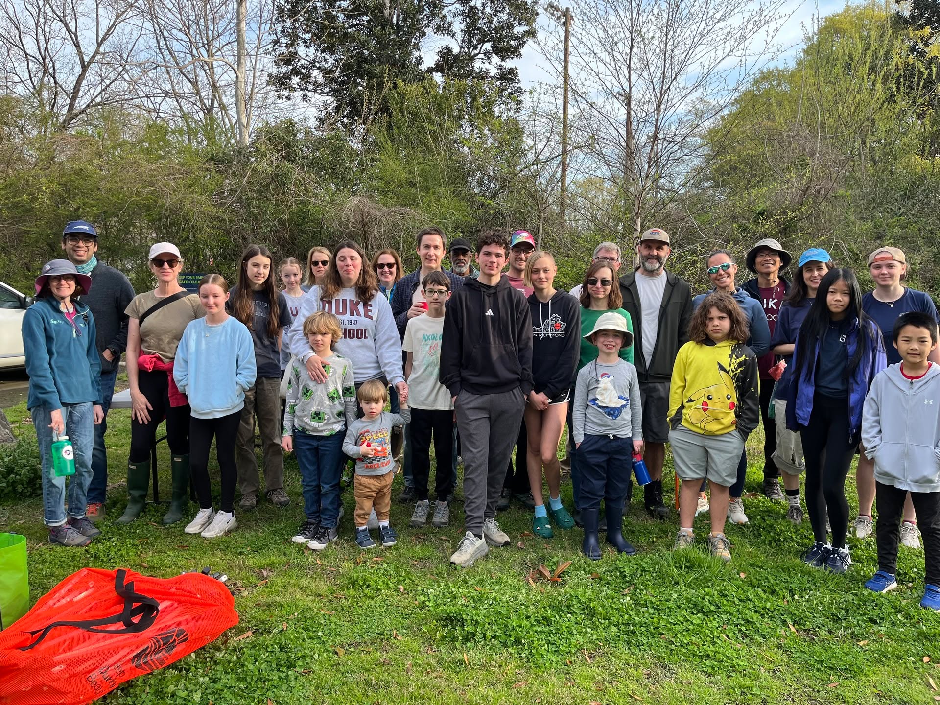 Last weekend, Duke School families teamed up with the PSO @dukeschoolpso Community Service Committee and @keepdurhambeautiful to celebrate Creek Week in the best way: giving back to our local environment! 🌿💧 Our incredible volunteers rolled up their sleeves at Forest Hills Park, cleaning the creek and picking up litter throughout the surrounding area. Thank you to all who came out to support our community. We couldn’t do it without you! 💙
#OnlyAtDukeSchool #DukeSchool #CreekWeek #Durham #KeepDurhamBeautiful