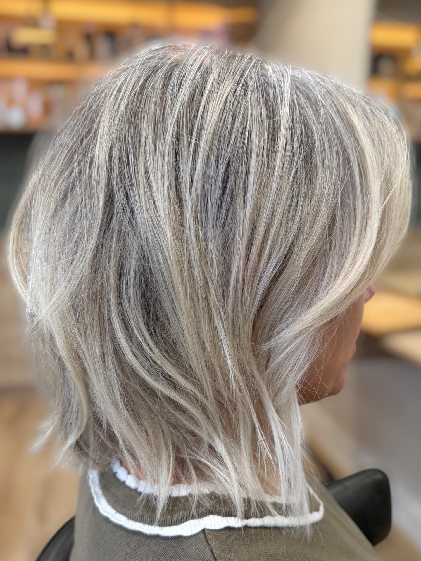 This is what happens when a haircut is designed from within.
Using my Form & Fall™ technique, I work with your natural texture and growth patterns — not against them.
This isn’t about trimming ends or adding layers on top.
It’s about internally shaping the hair so it falls effortlessly into place.
Soft. Free. Considered.
When the internal structure is right, the style simply… works.