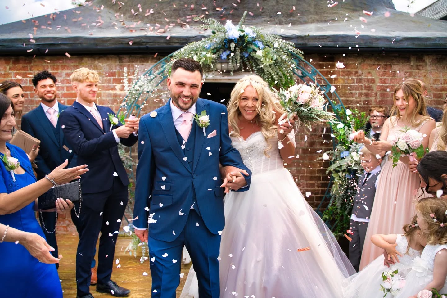 Location: @thevenueatkm
#wedding #weddingday #weddingdress #weddingphotography #weddingideas #confetti