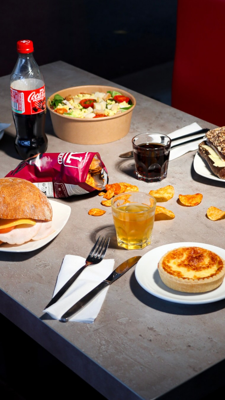 Edward’s, fine urban food à Genève 🇨🇭
Des sandwichs généreux, des produits frais, des recettes simples et gourmandes, préparées chaque jour.
Un spot parfait pour une pause rapide… ou pour vraiment bien manger !
📍 Bel-air – rue de la cité 1, 1204 Genève
📍 Acacias – route des acacias 43, 1227 Genève
🌐 edwards-sandwiches.ch
#sandwich #urbanfood #genevaeats #genevefood #edwardssandwiches