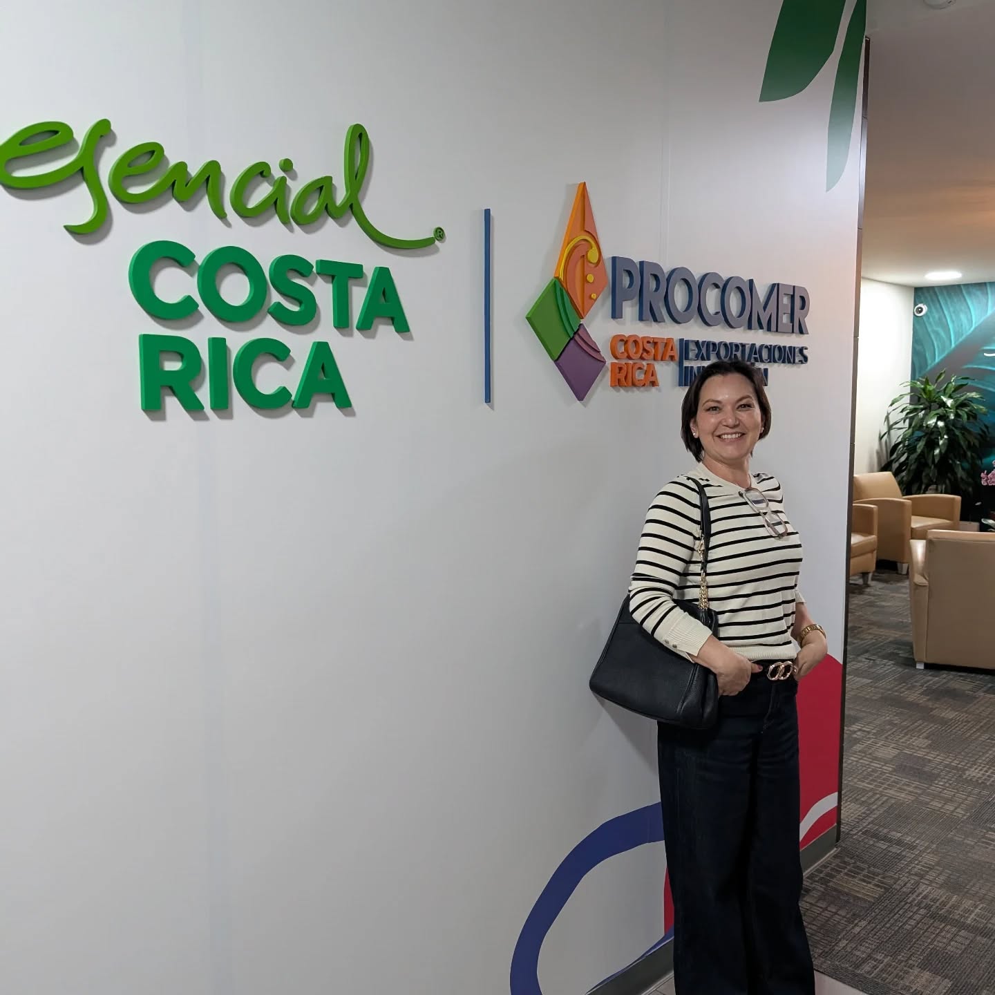 Agradezco profundamente a Costa Rica Fashion Week y a PROCOMER por ser un puente tan valioso hacia la internacionalización del talento costarricense.
Gracias por abrir espacios que impulsan el diseño costarricense más allá de nuestras fronteras, conectándonos con nuevas oportunidades y mercados.
Seguimos creyendo en el poder de la moda como lenguaje universal, llevando identidad, arte y propósito a cada paso.
@crfashionweek @procomercr