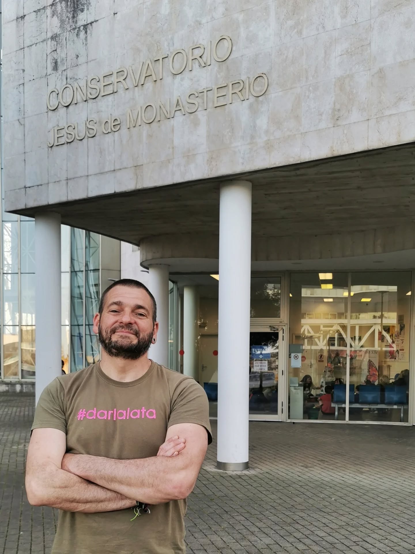 Los talleres de construcción de #instrumentosreciclados #darlalata llegan al @conservatoriojmonasterio de Santander, dentro de la XIV Semana Inusual de la Música. Muchas gracias por contar con nosotros!!
#musica #reciclajecreativo♻