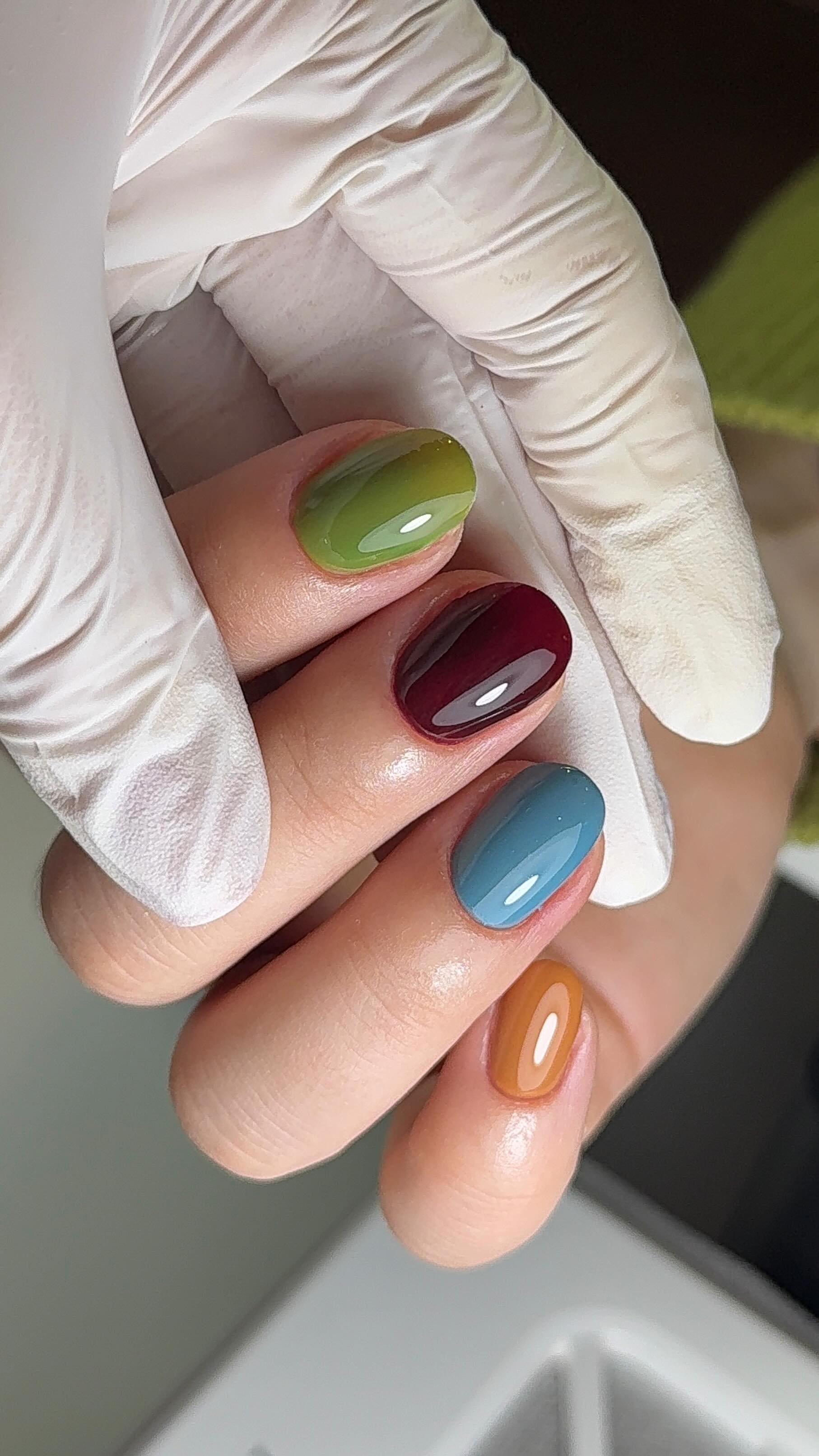 Every time you file, you’re creating fine dust particles.
And without proper extraction, you’re breathing them in.
Nail dust isn’t just harmless debris.
It can contain:
-Product particles/uncured monomers
-Natural nail particles
-Bacteria and other contaminants
Repeated exposure over time can affect both nail techs and clients.
A dust extractor isn’t just about keeping your desk clean.
It’s about reducing airborne particles and creating a safer working environment.
As nail techs, we often focus on the products we use but the environment we work in matters just as much.
Reducing exposure isn’t one single step.
It’s everything combined:
-Correct prep
-PPE
-Controlled application and proper dust extraction
Professional standards go beyond the nails.
@nibovi_official 5 in 1 wave. Use code GELCLUB