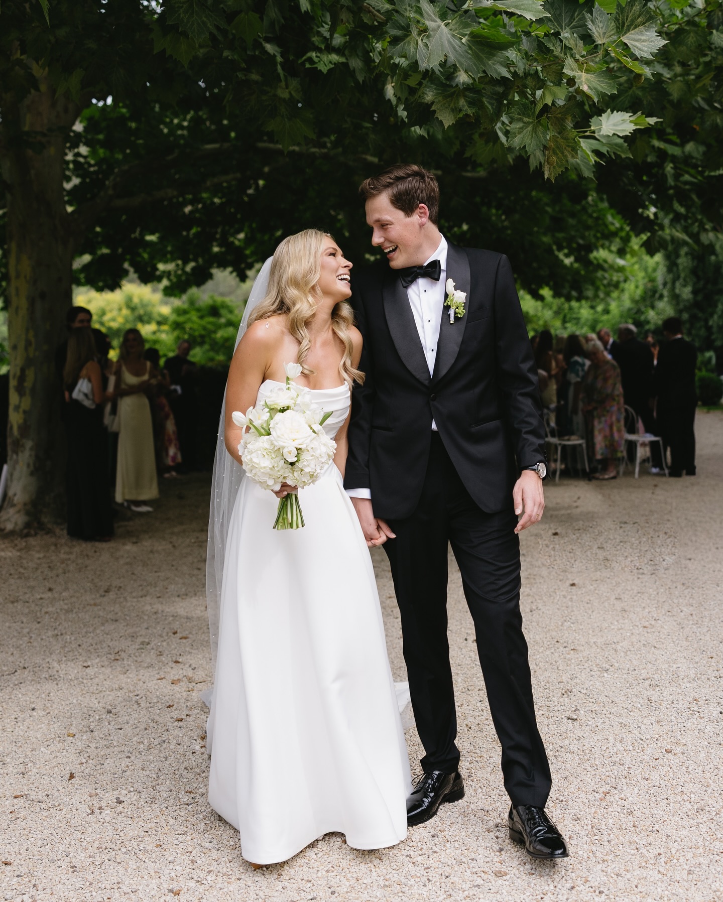 ⚜️EMILY
Total dreamy vibes for Emily and Tyler.
.
Hair by APRIL
Makeup by AMANDA
@ivorystatehairandmakeup
@ivorystate_studio
.
@redleafwollombi
@sarbostudio
@petalbang
@the_sbcollective
@millanova
.
#huntervalley #bridalspecialist #bridetobe #engaged #weddinginspiration