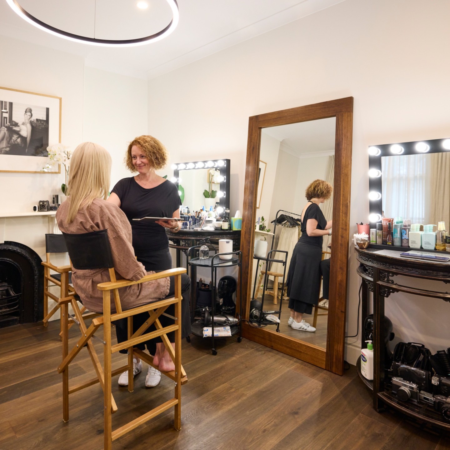 ✨ Welcome to our new Sydney studio! ✨ Since opening our doors on March 14th, it has been an absolute joy welcoming clients for headshots, private sessions, and VIP experiences. Honestly, hearing the "wows" as clients step into our newly designed studio settings has been the most rewarding part! 🤍
When designing this space, we wanted to preserve the signature Alise Black style you know and love, while introducing fresh elements to inspire you. From our lush new green space to our innovative professional lighting setups, it’s the perfect blend of familiar and new. 🌿💡
Whether you're looking to:
📸 Update your portfolio
✨ Elevate your business or personal branding
🤍 Celebrate yourself with a private session
🎬 Shoot a commercial catalogue
...we would love to collaborate with you. Reach out, and let's bring your creative vision to life!
Tap the link in our bio to book your session or send us a DM to chat about your ideas. 💌 👇
#SydneyStudio #SydneyPhotographer #SydneyPhotography #SydneyCreatives #AliseBlackStudios #SydneyBrandingPhotographer #SydneyHeadshots #ModelsSydney #ActorsSydney #SydneyCommercialPhotographer