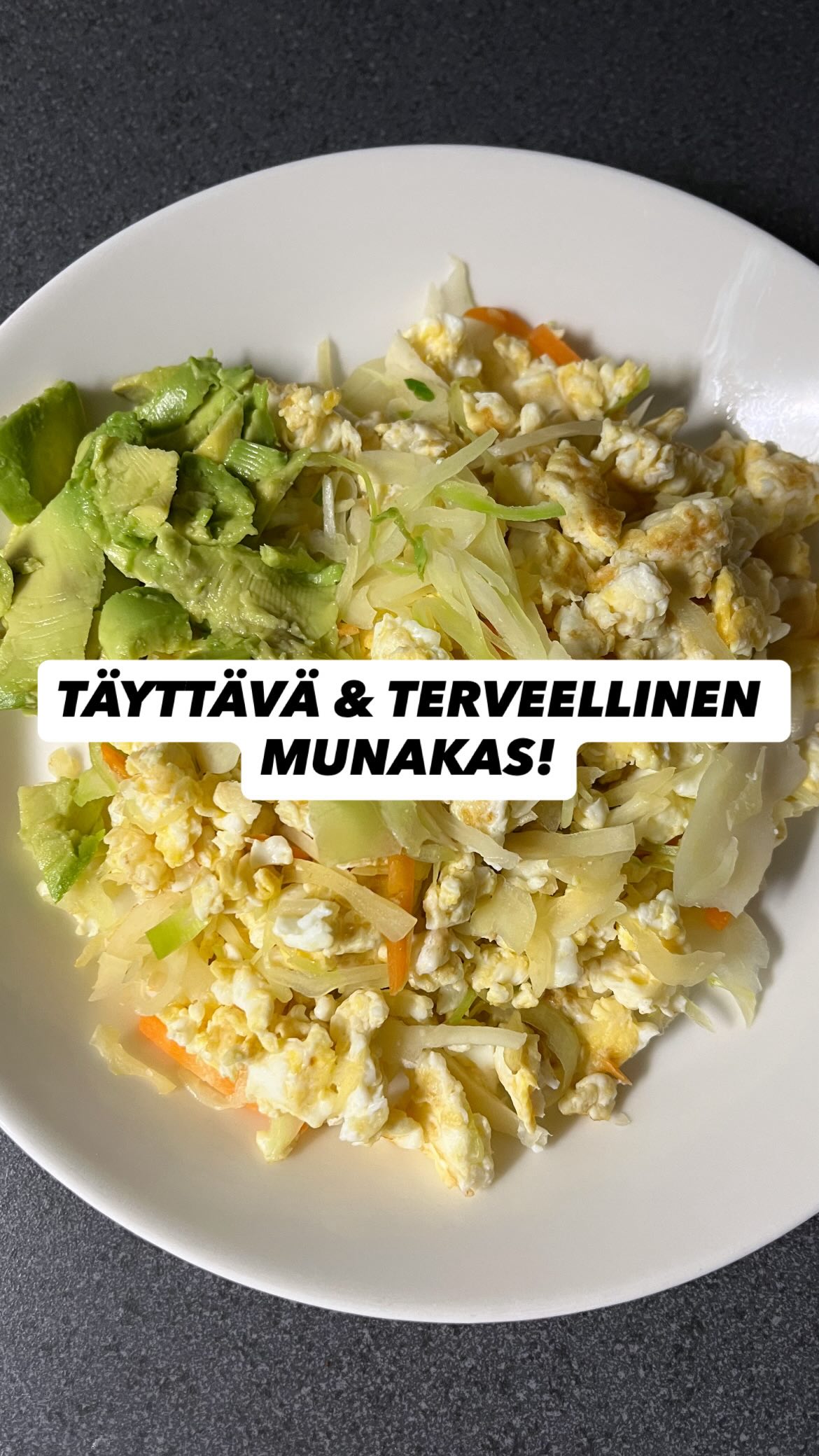 Täyttävä munakas, joka sisältää runsaasti proteiinia, kuitua ja pehmeitä rasvoja.🥑🥚🥬
Sopii erinomaisesti aamupalaksi, välipalaksi tai iltapalaksi. Yhdessä annoksessa 28g proteiinia!💪🏻
Valmistus:
🔸2 kokonaista kananmunaa + 2 valkuaista
🔸50 g kalkkunaa
🔸100 g kaali-porkkana-purjo mix (itse käytin Isokaski)
🔸1/2 avokado
👉🏻 mausteet oman maun mukaan, esim. suola ja mustapippuri
Paista munat pannulla ja lisää joukkoon kalkkuna sekä kasvisraaste.
Nopea, ravitseva ja helppo valmistaa.
Tallenna ja ota testiin! ✅
Seuraa tiliäni, jos hyvinvointi aiheena kiinnostaa. Jaan vinkkejä treeniin, ravintoon ja palautumiseen.🍏😴💪🏻
Meneekö testiin?☺️
#proteiini #munakas #terveellinen #hyvinvointi #aamupala
