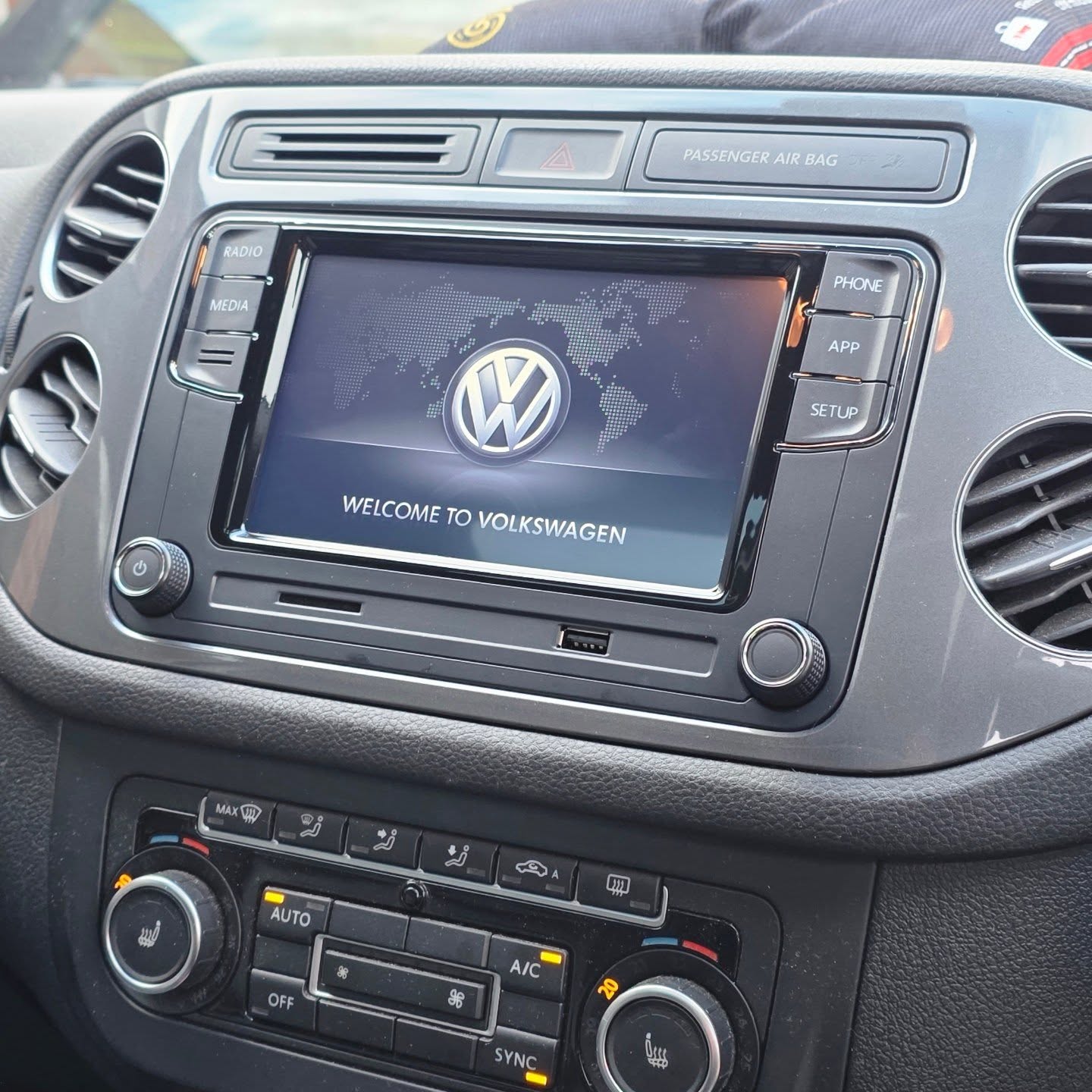 🔈🔊 VW Infotainment System
The original system in this Tiguan had failed so we visited to install a more modern system with larger touchscreen display, Apple CarPlay, Android Auto, Bluetooth and more.
🌐 www.winntech.co.uk
📧 info@winntech.co.uk
☎️ 07916-225476 Call/Text/WhatsApp
#WinntechAutomotive #CarAudioAndSecurity #wecometoyou