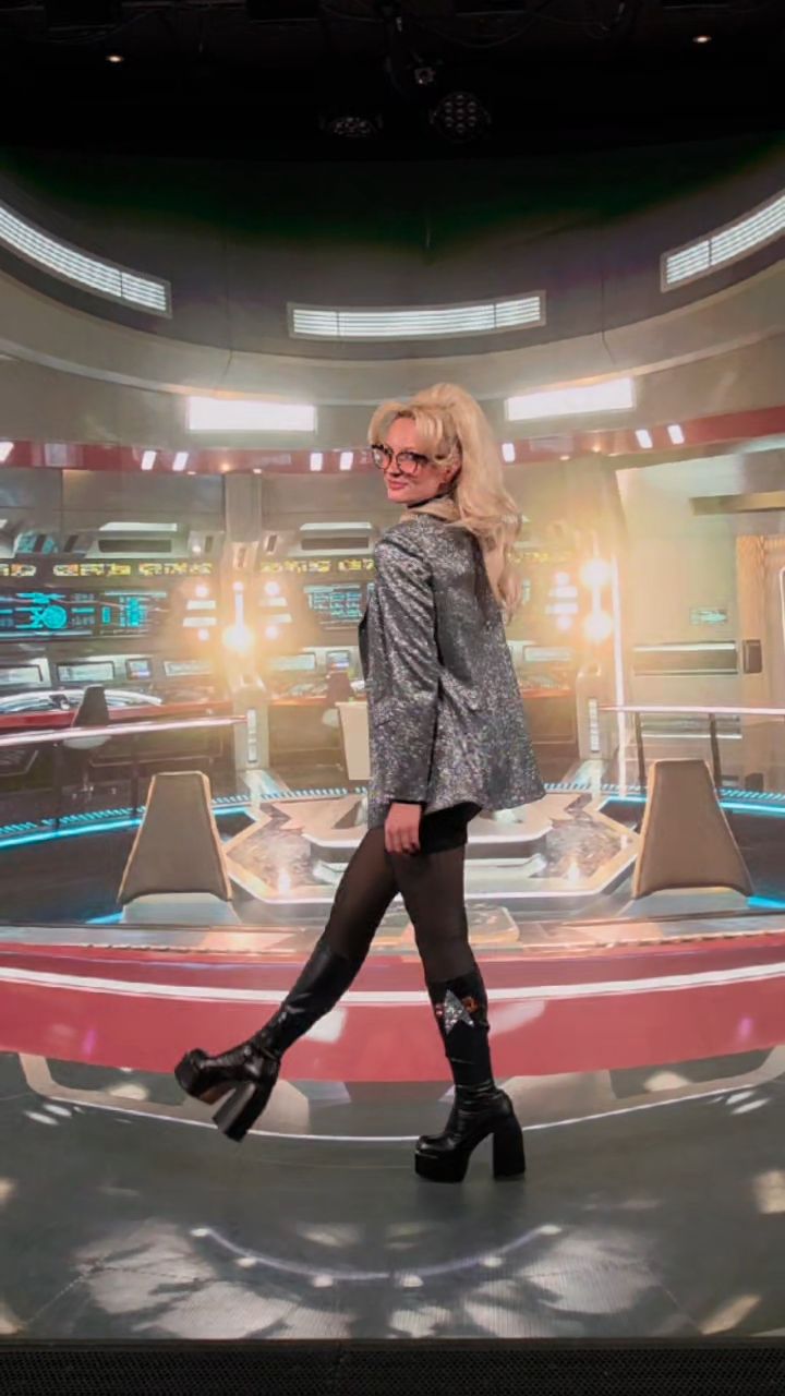These boots are made for warping 😂
@startrek #startrek #trekkie #startrekvoyager #startrekcosplay @sciencemuseum @nerdoutparamount